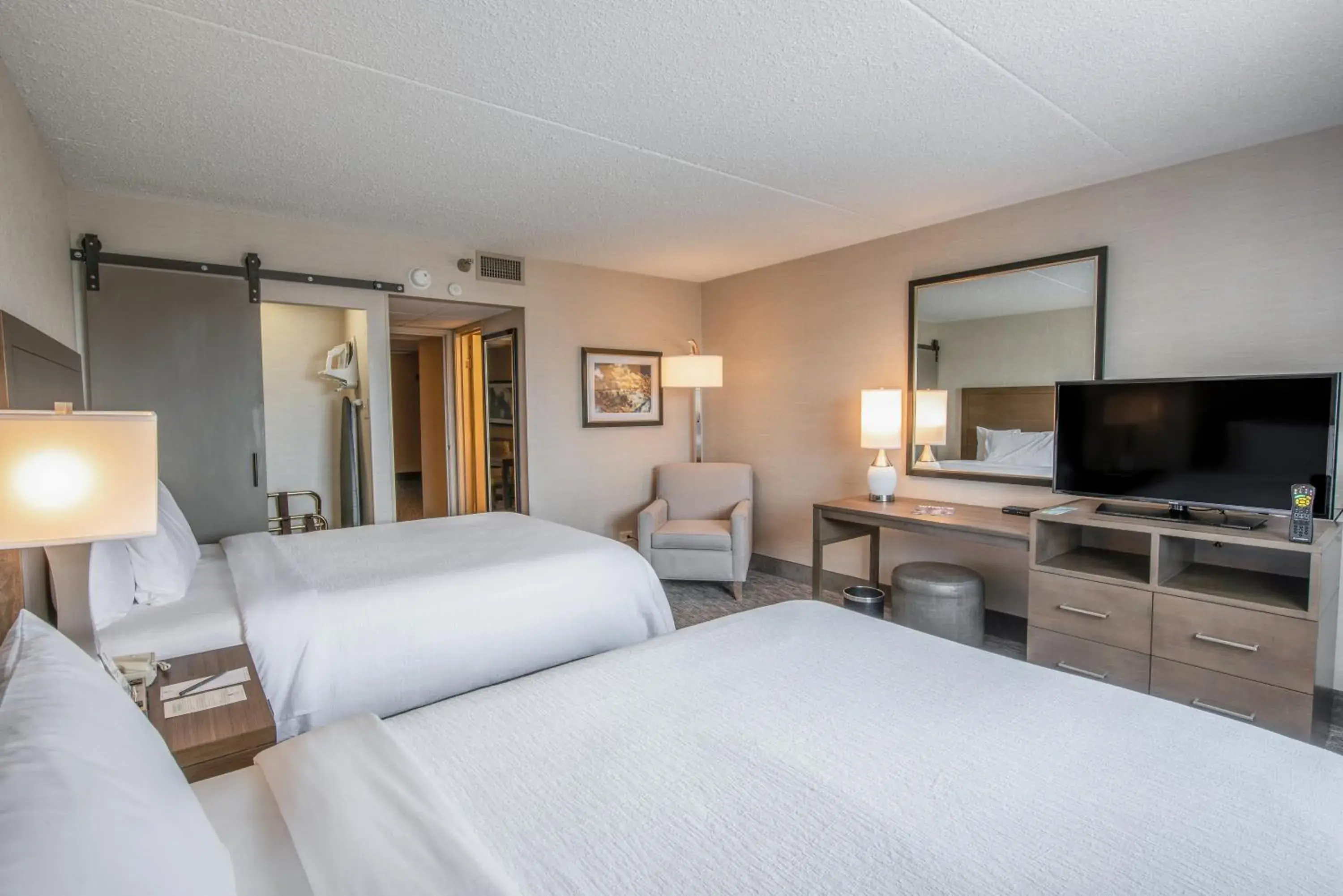 Bed in Embassy Suites by Hilton Chicago Schaumburg Woodfield Bed in Embassy Suites by Hilton Chicago Schaumburg Woodfield