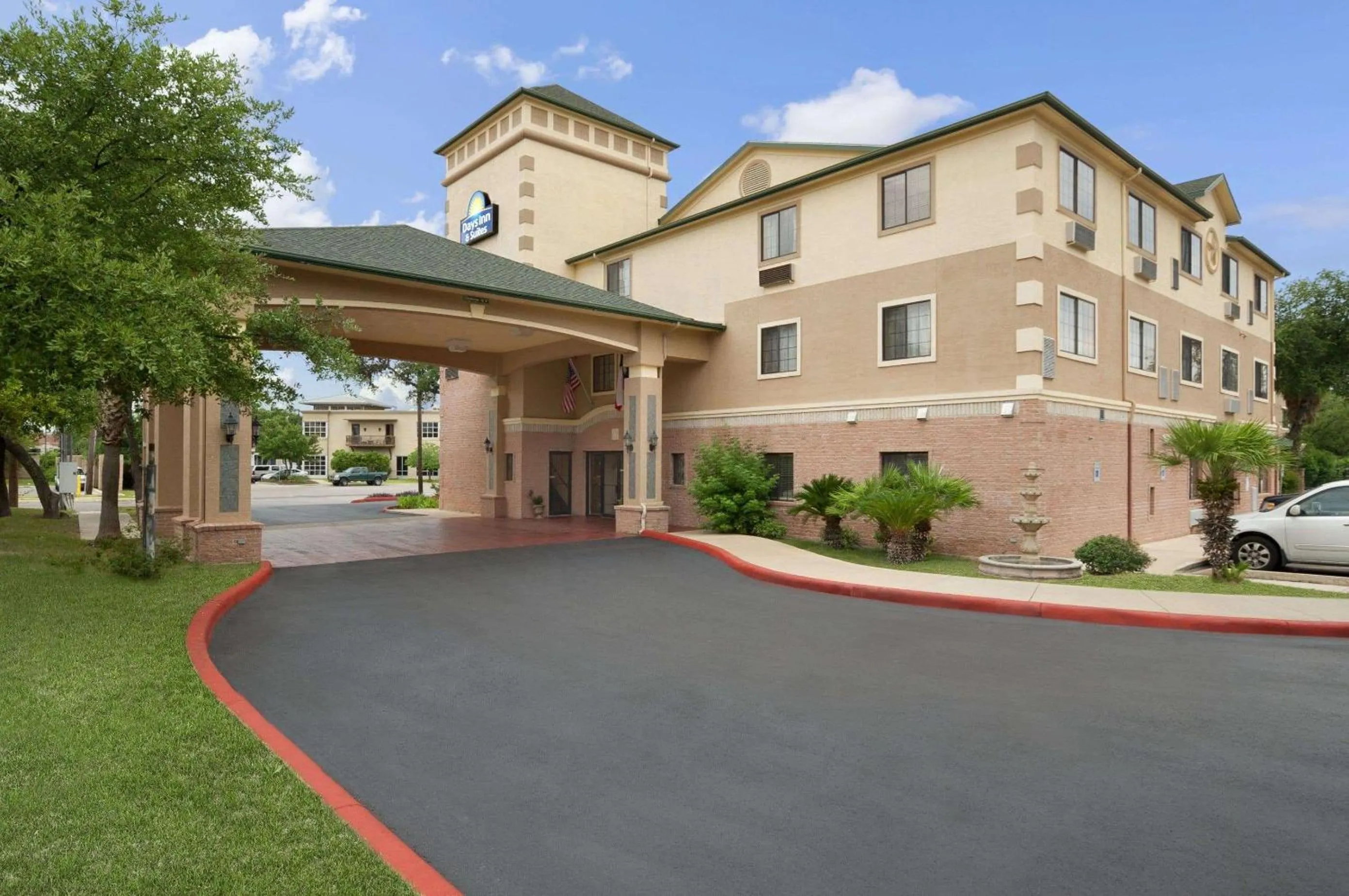 Property building in Days Inn & Suites by Wyndham San Antonio North/Stone Oak