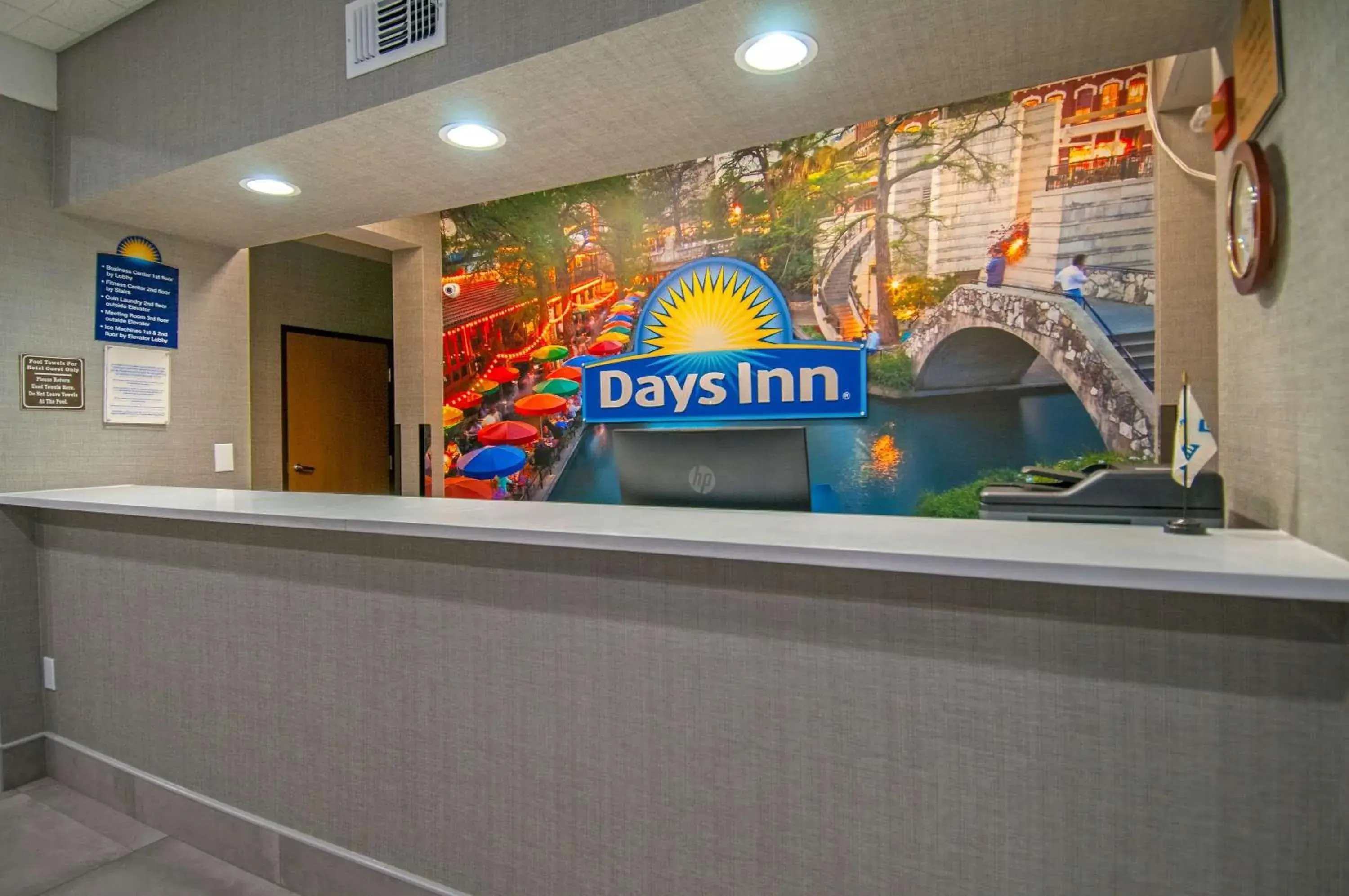Lobby or reception in Days Inn & Suites by Wyndham San Antonio North/Stone Oak Lobby or reception in Days Inn & Suites by Wyndham San Antonio North/Stone Oak