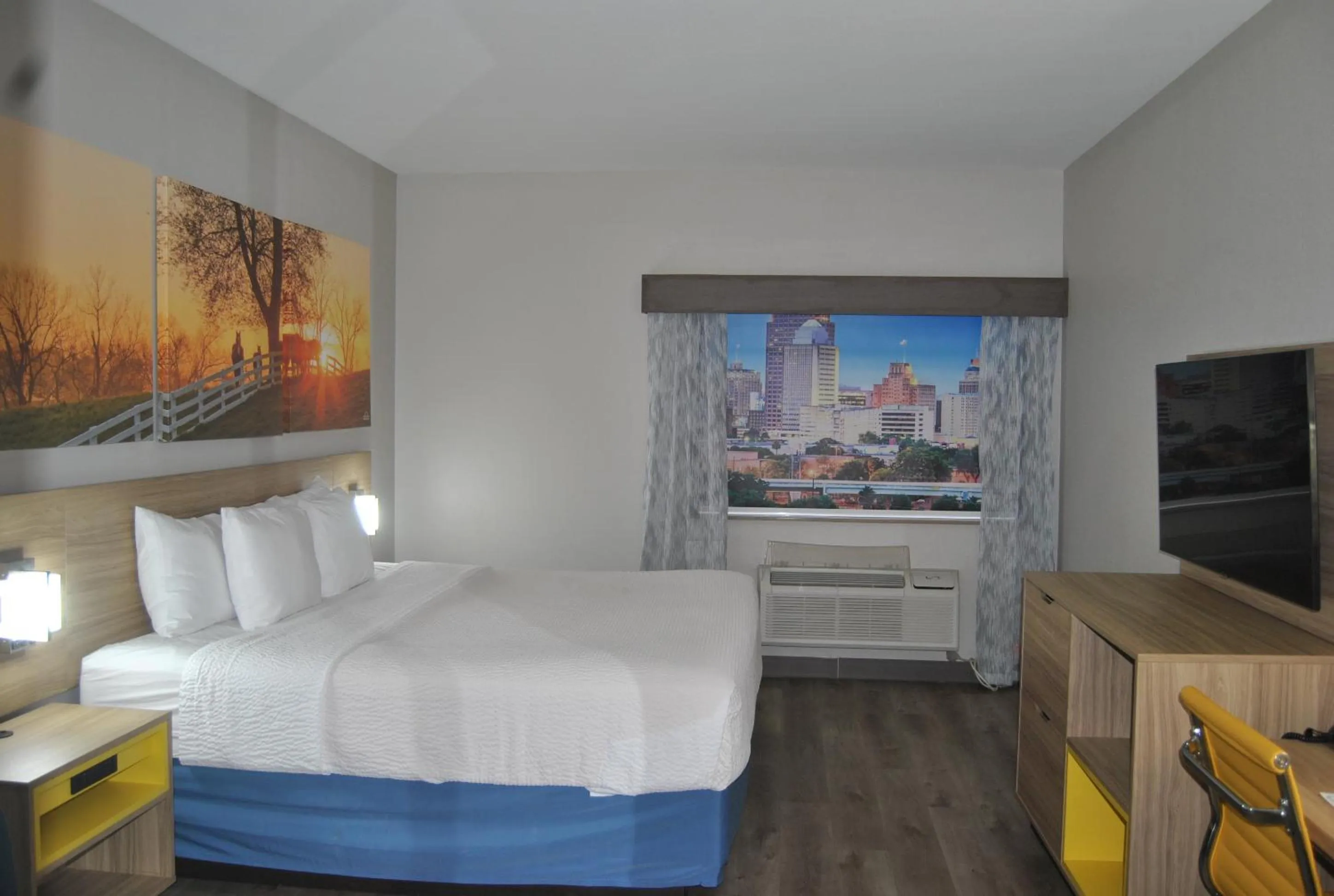 Bed in Days Inn & Suites by Wyndham San Antonio North/Stone Oak