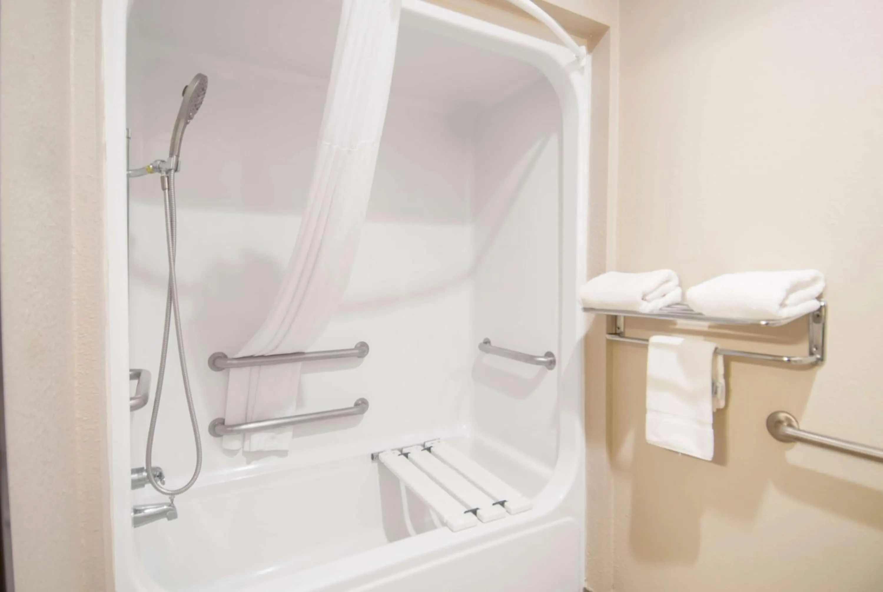 TV and multimedia in Days Inn & Suites by Wyndham San Antonio North/Stone Oak