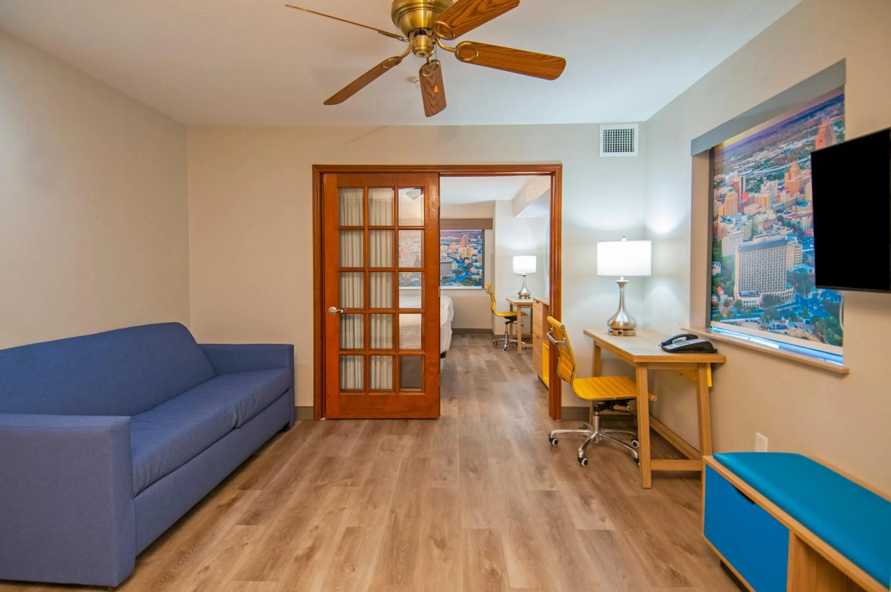 Living room in Days Inn & Suites by Wyndham San Antonio North/Stone Oak
