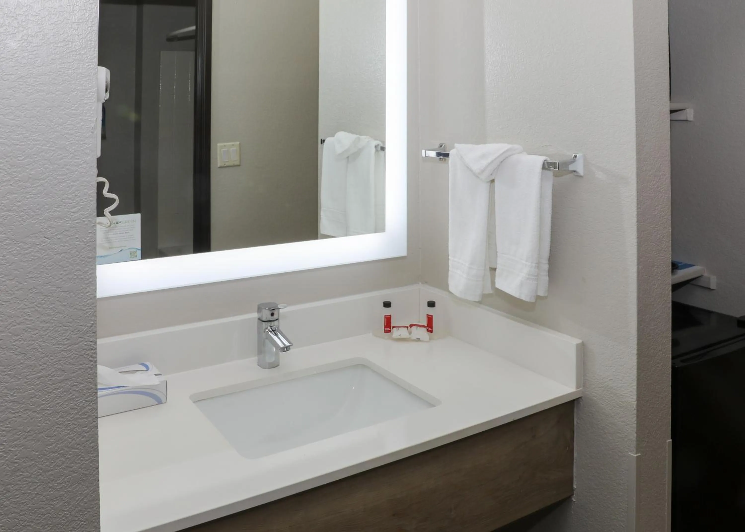 Days Inn & Suites by Wyndham San Antonio North/Stone Oak