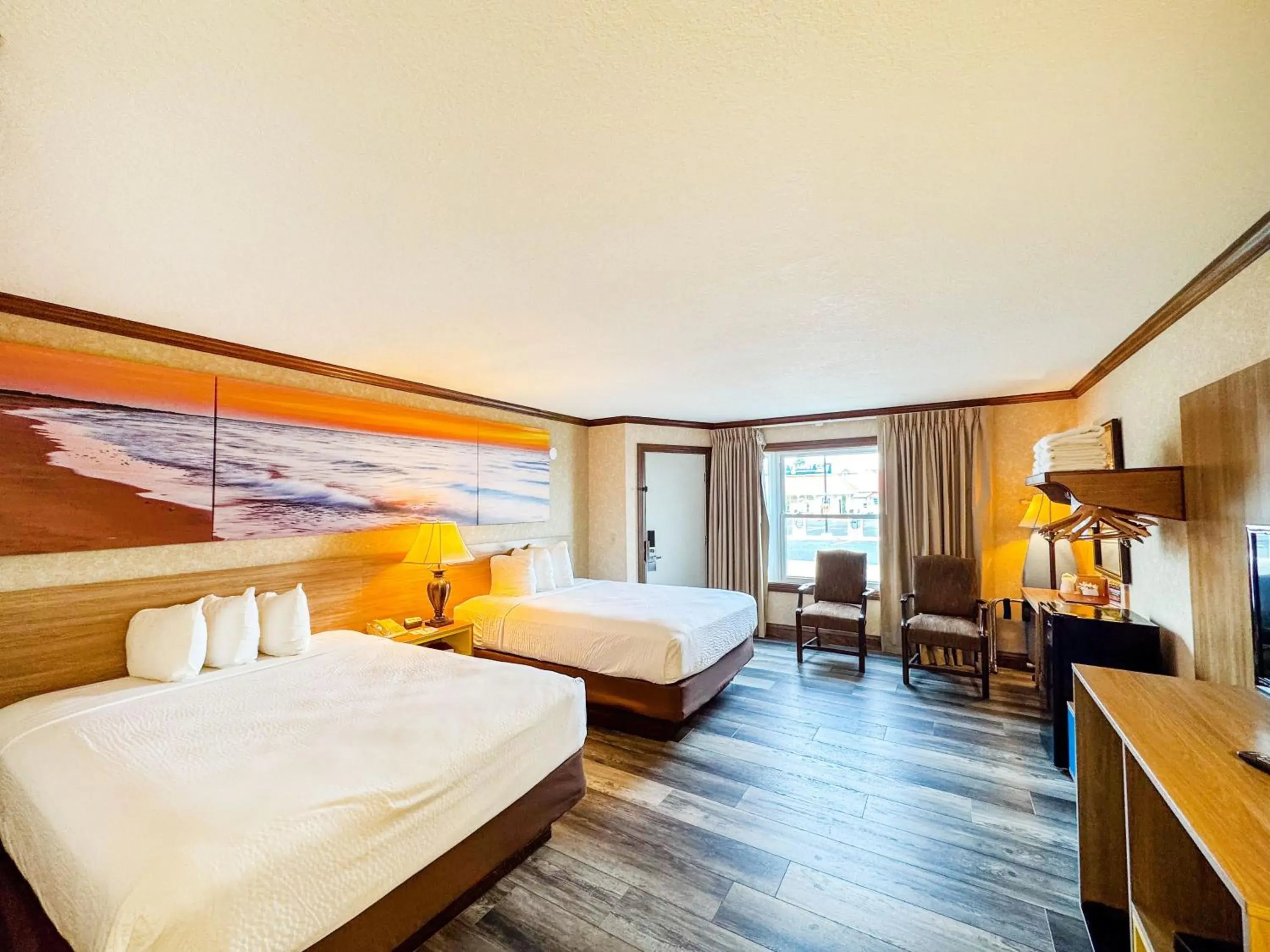 Queen Room with Two Queen Beds - Non-Smoking in Days Inn by Wyndham Mackinaw City - Lakeview Queen Room with Two Queen Beds - Non-Smoking in Days Inn by Wyndham Mackinaw City - Lakeview