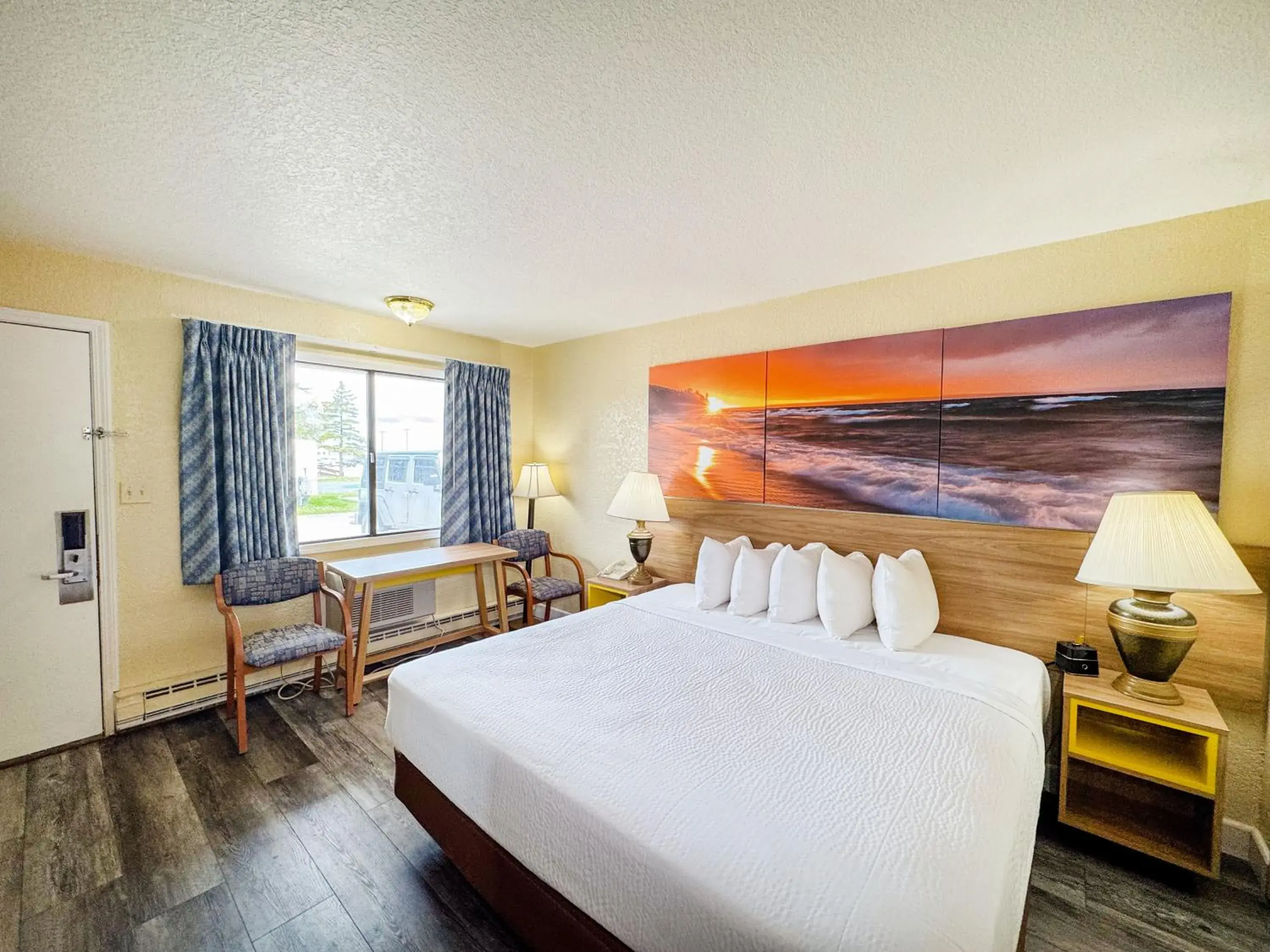 King Suite in Days Inn by Wyndham Mackinaw City - Lakeview King Suite in Days Inn by Wyndham Mackinaw City - Lakeview