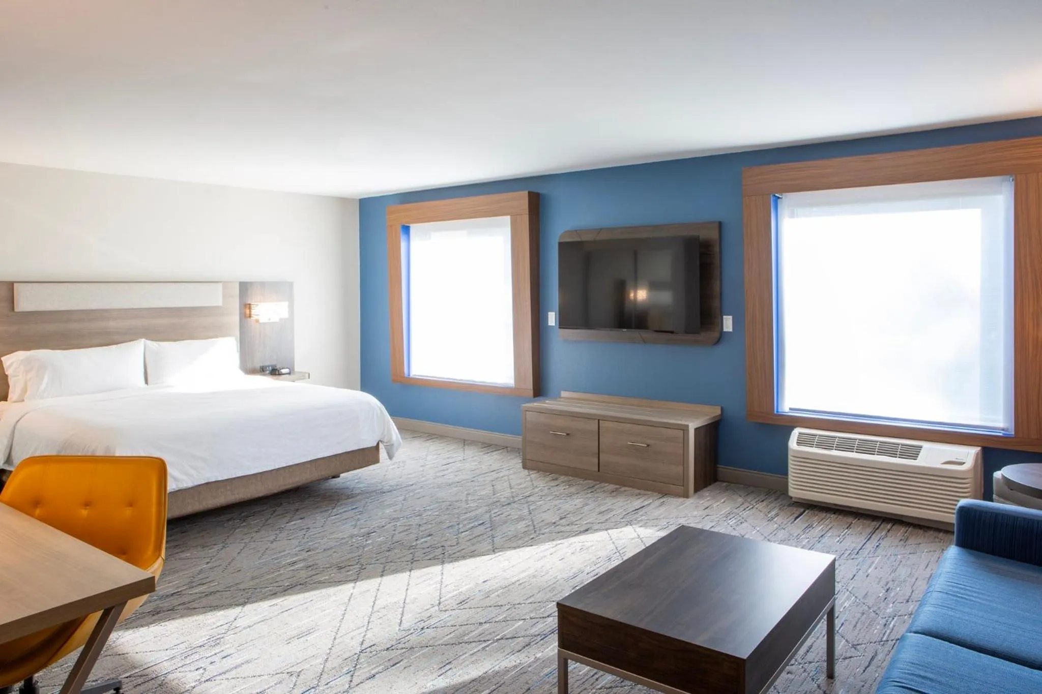 Bedroom, Bed in Holiday Inn Express & Suites Sioux City-South by IHG