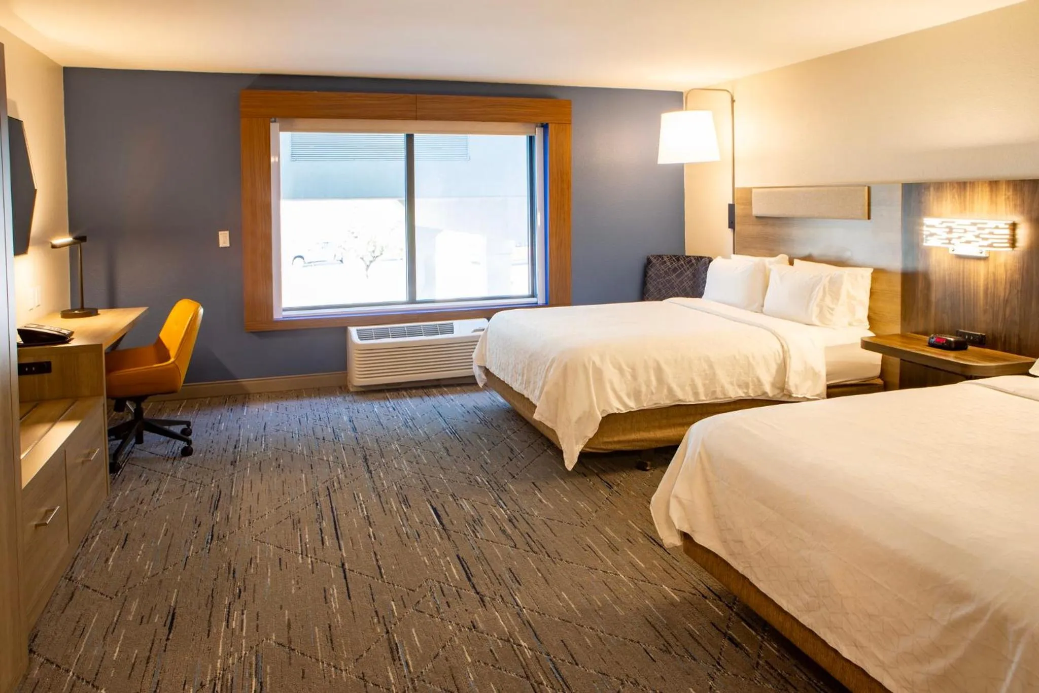 Photo of the whole room, Bed in Holiday Inn Express & Suites Sioux City-South by IHG