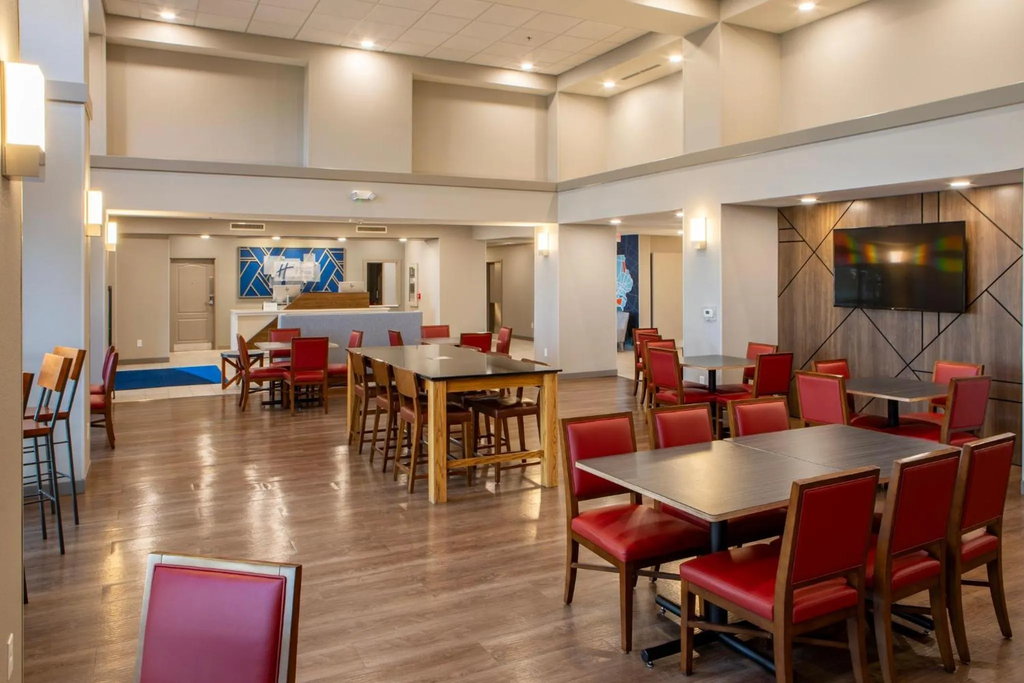 Breakfast in Holiday Inn Express & Suites Sioux City-South by IHG