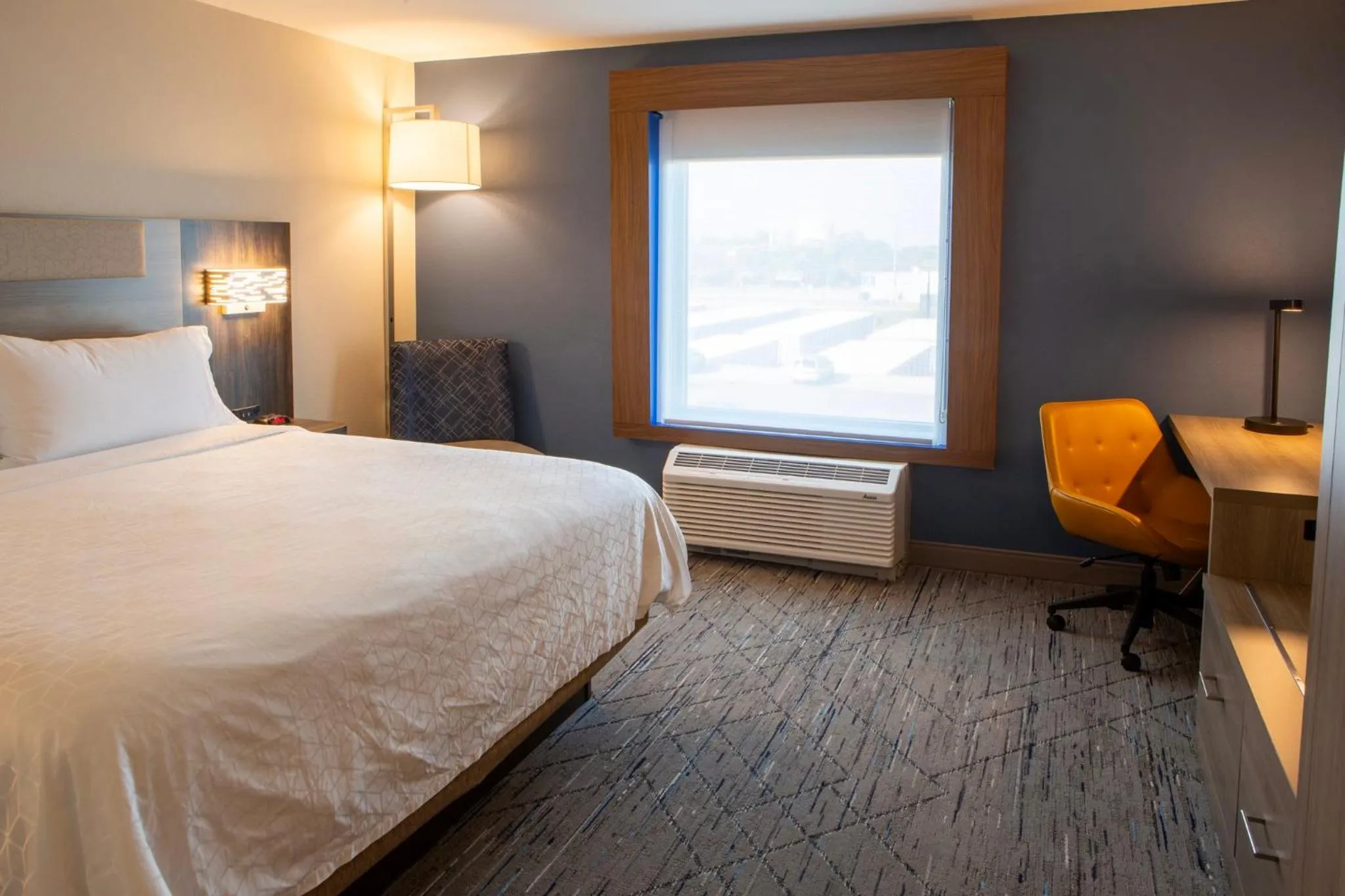 Photo of the whole room, Bed in Holiday Inn Express & Suites Sioux City-South by IHG