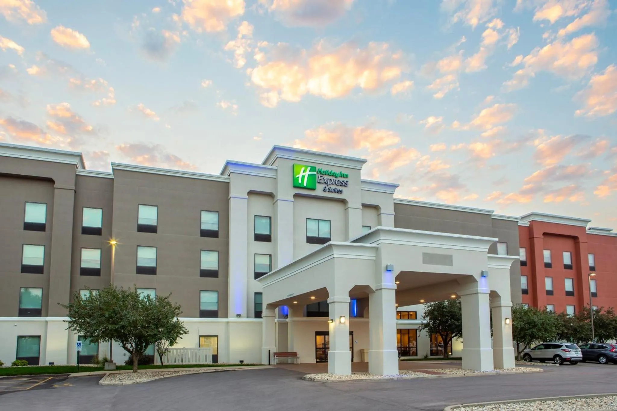 Property building in Holiday Inn Express & Suites Sioux City-South by IHG