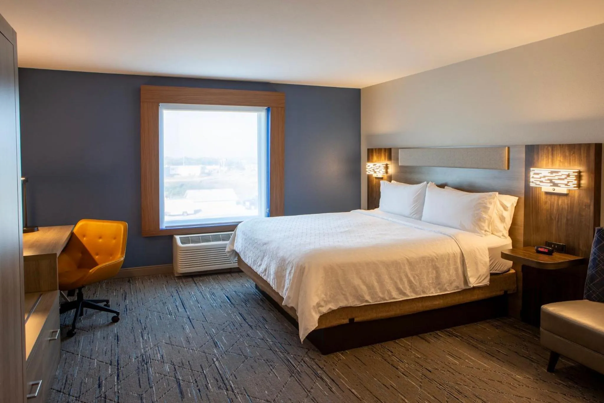 Photo of the whole room, Bed in Holiday Inn Express & Suites Sioux City-South by IHG