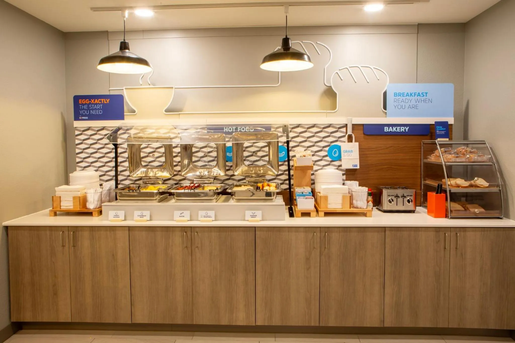 Breakfast in Holiday Inn Express & Suites Sioux City-South by IHG