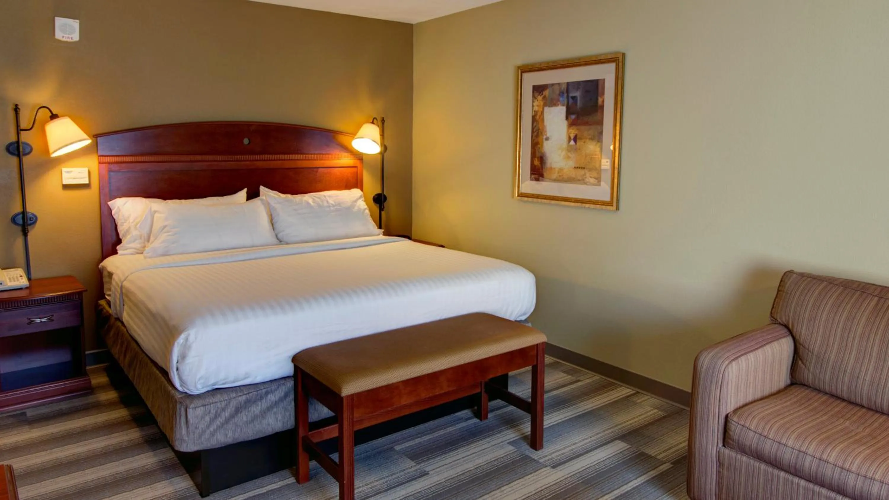 Photo of the whole room, Bed in Holiday Inn Express & Suites Sioux City-South by IHG