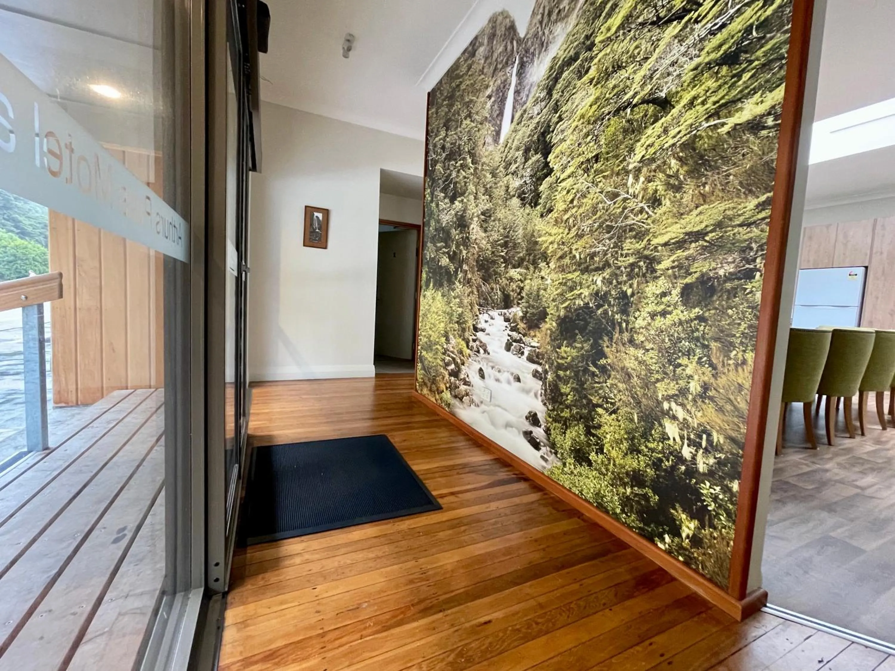 Facade/entrance in Arthur's Pass Motel & Lodge