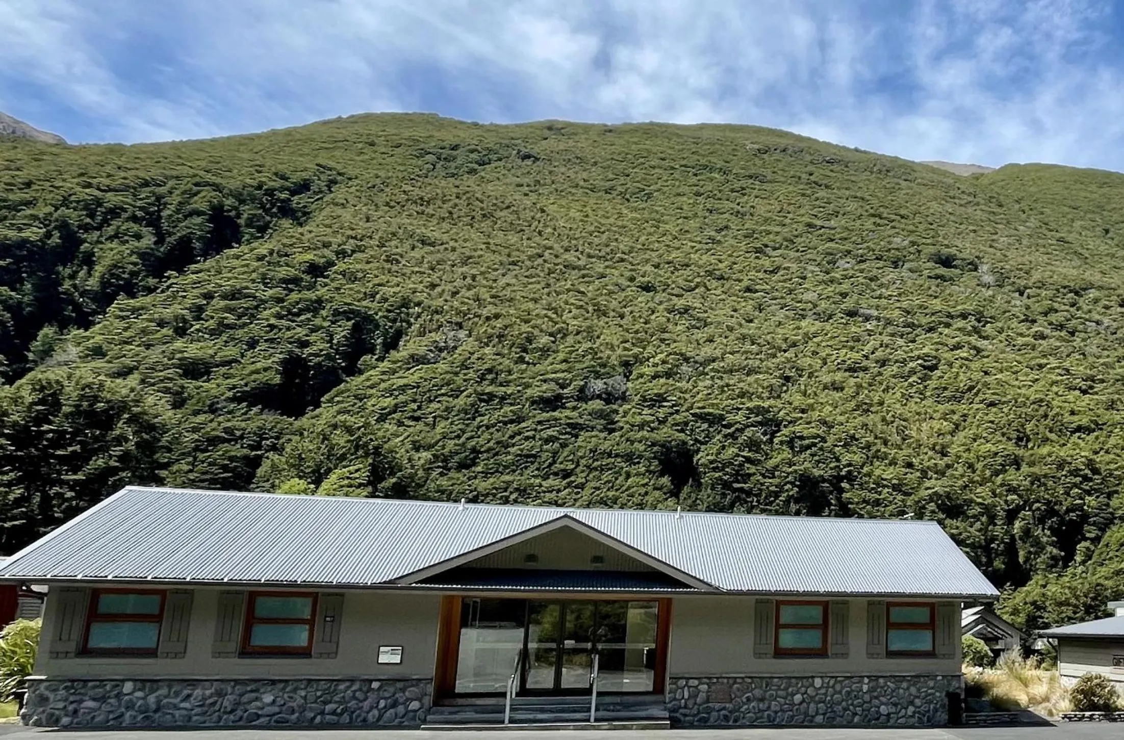 Facade/entrance in Arthur's Pass Motel & Lodge
