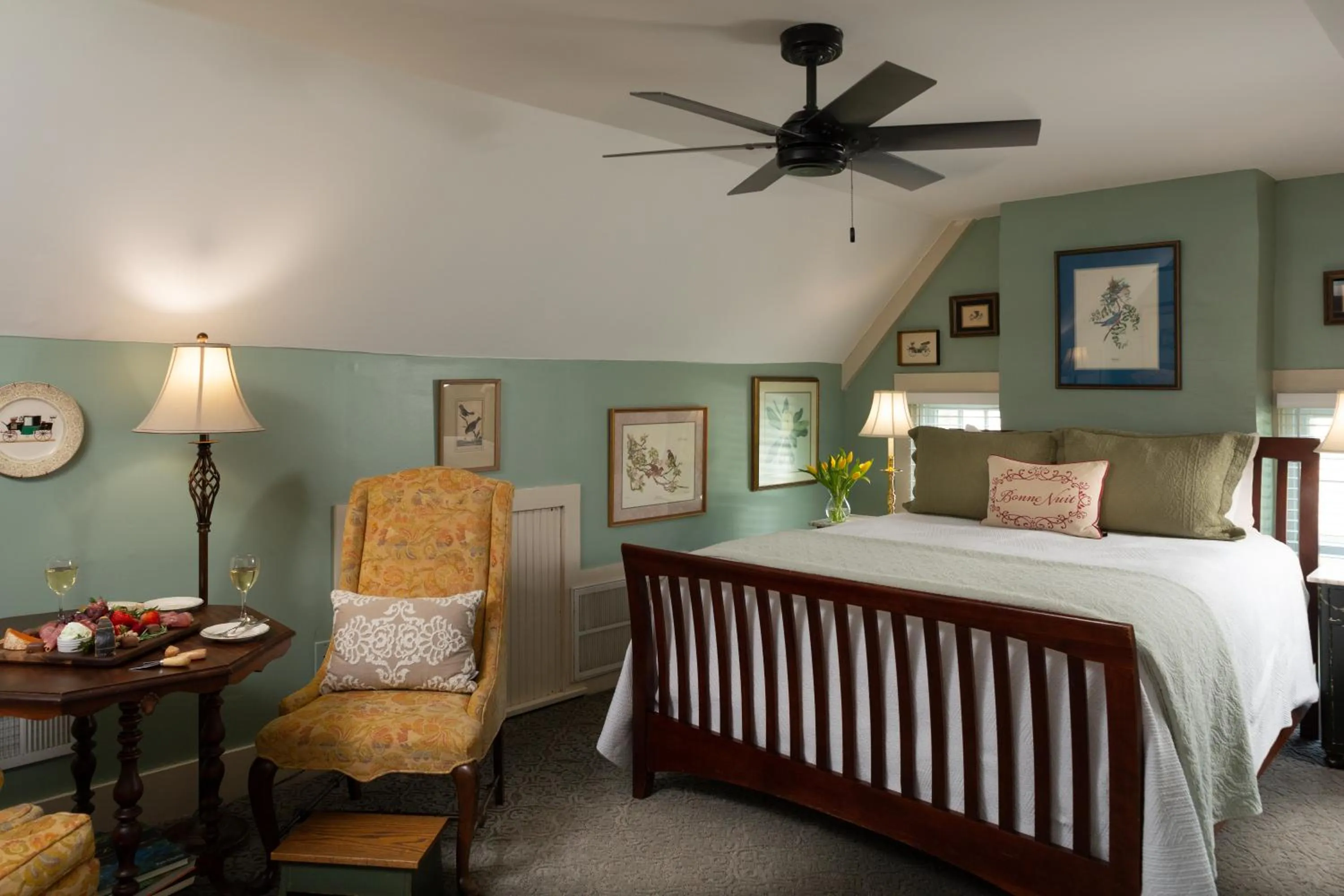 Bed in Inn at Woodhaven-In the Heart of the Bourbon Trail-Over 12 Distilleries Nearby