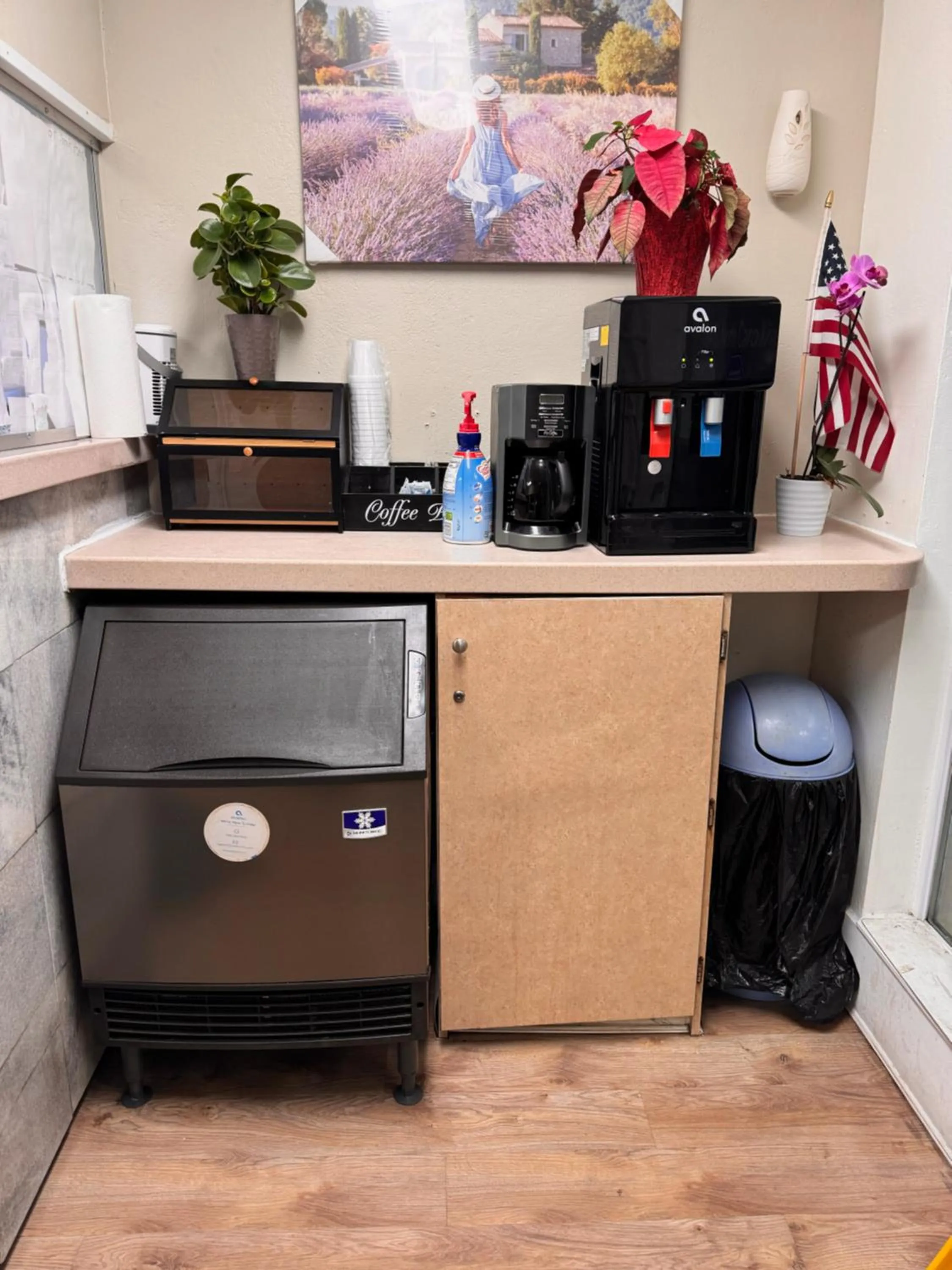 Coffee/tea facilities in The Boards AC