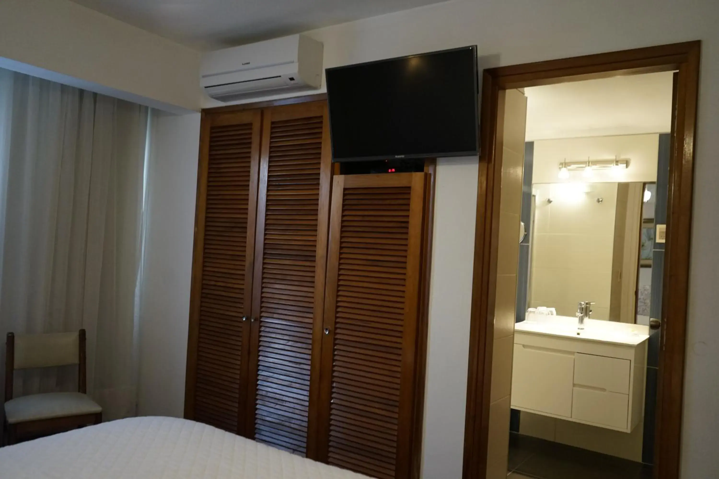 TV and multimedia, Bed in Hotel Argentina TV and multimedia, Bed in Hotel Argentina