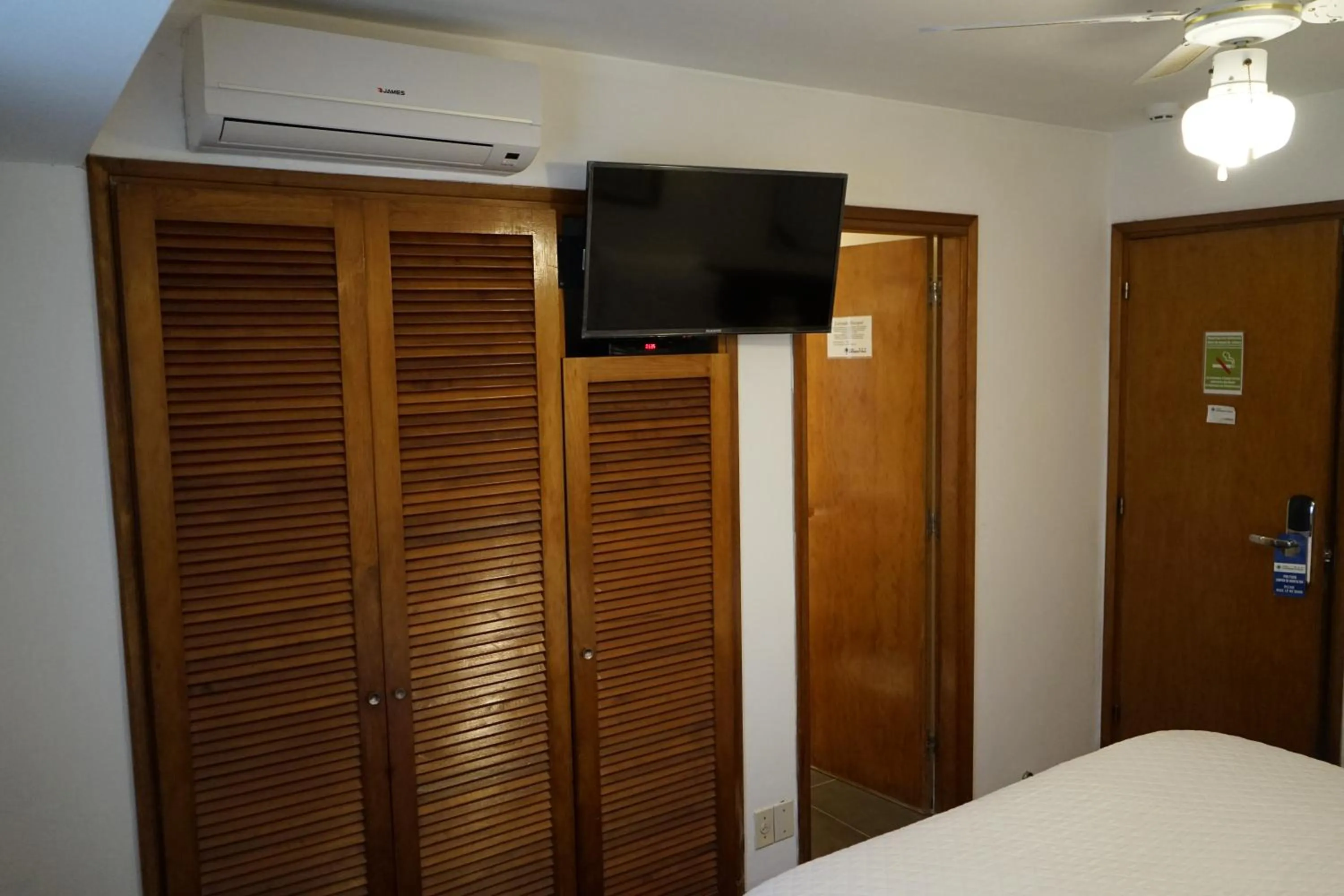 TV and multimedia, Bed in Hotel Argentina