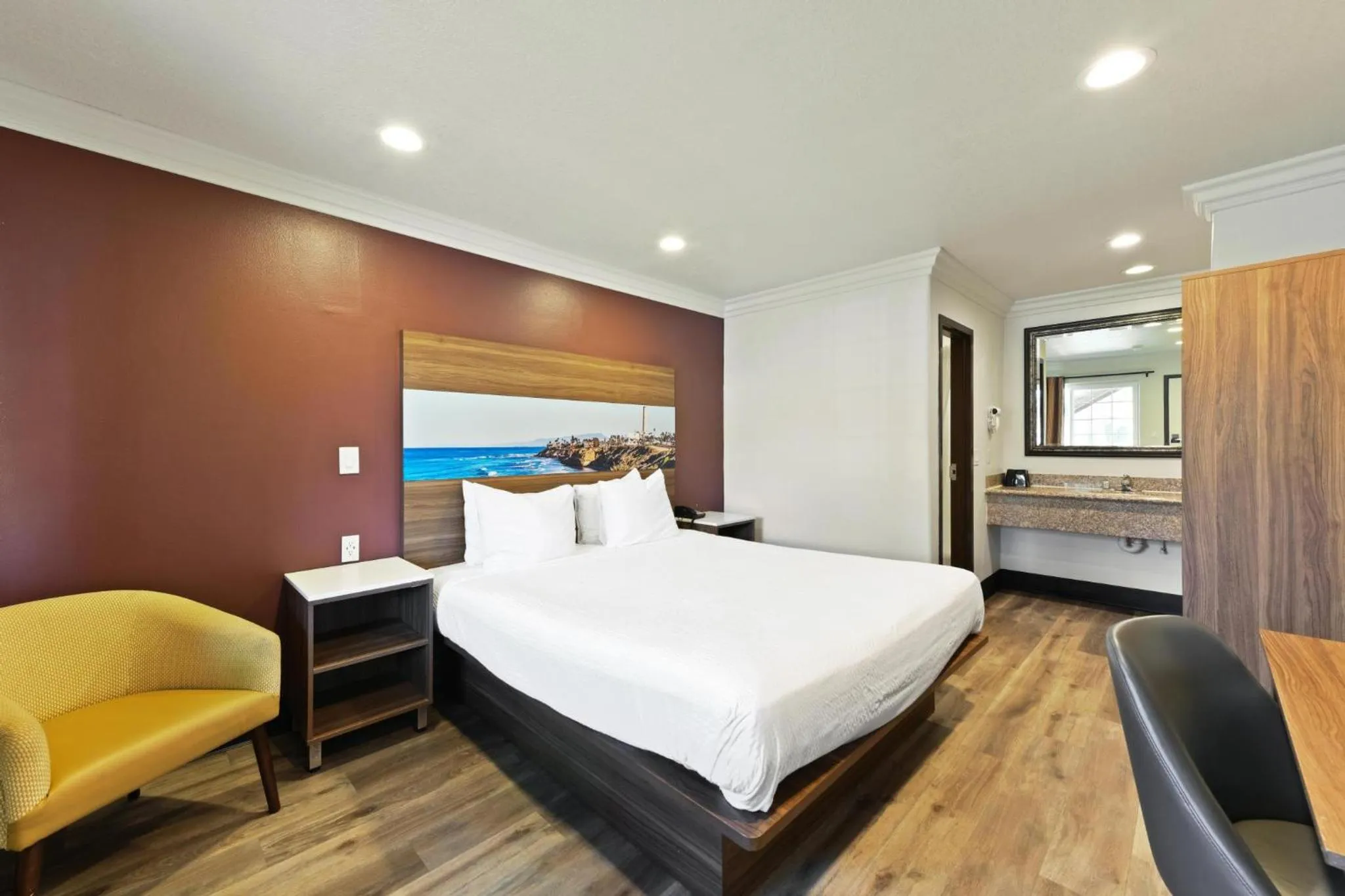 Bedroom, Bed in Hyland Inn near Legoland