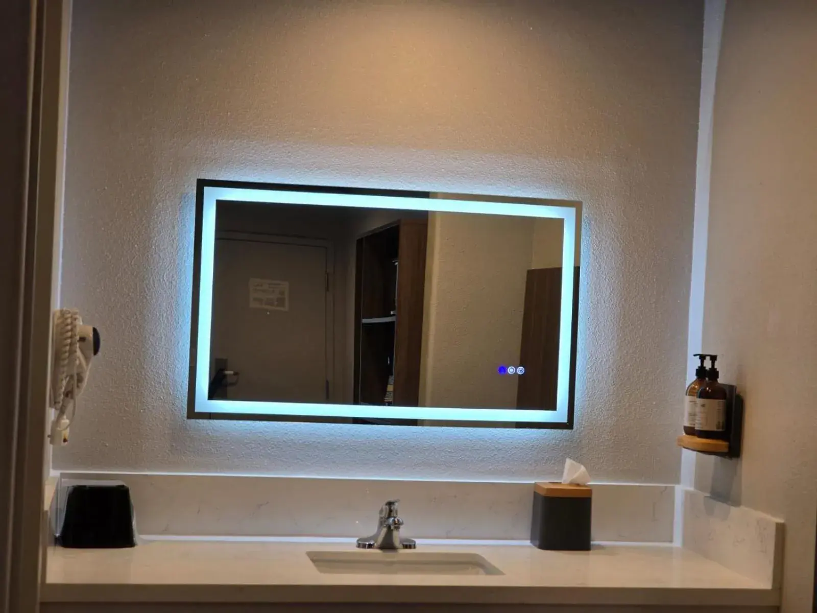 Bathroom in Hyland Inn near Legoland Bathroom in Hyland Inn near Legoland