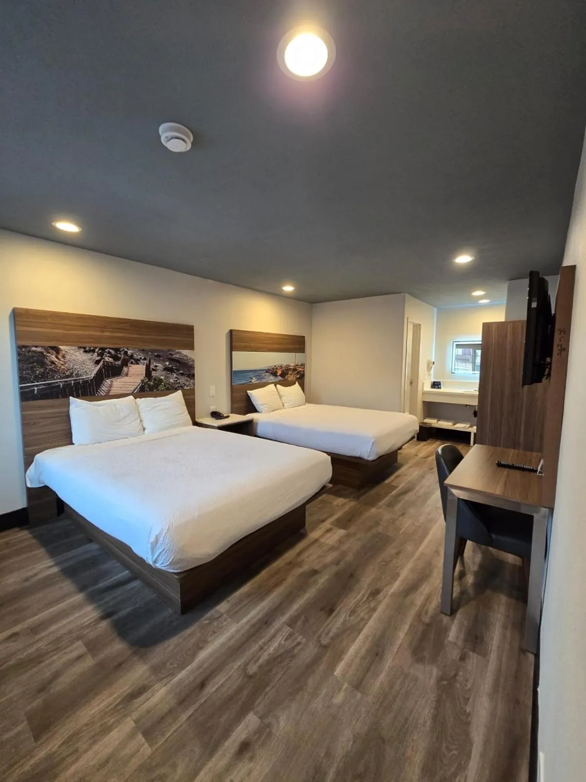 Bedroom, Bed in Hyland Inn near Legoland