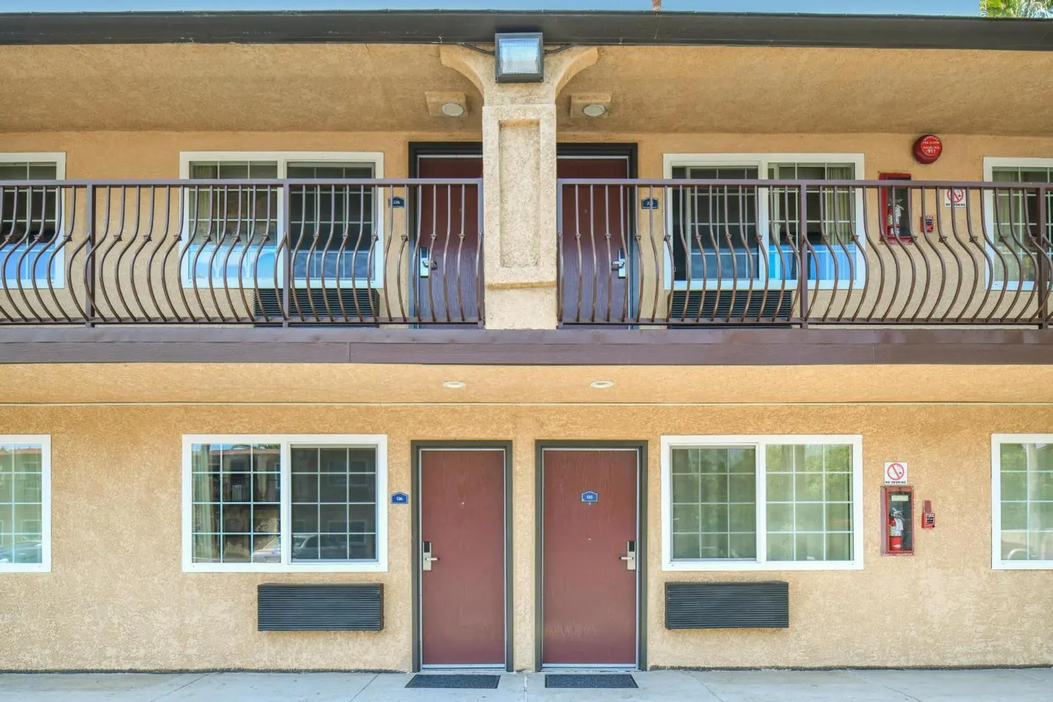 Property building in Hyland Inn near Legoland Property building in Hyland Inn near Legoland