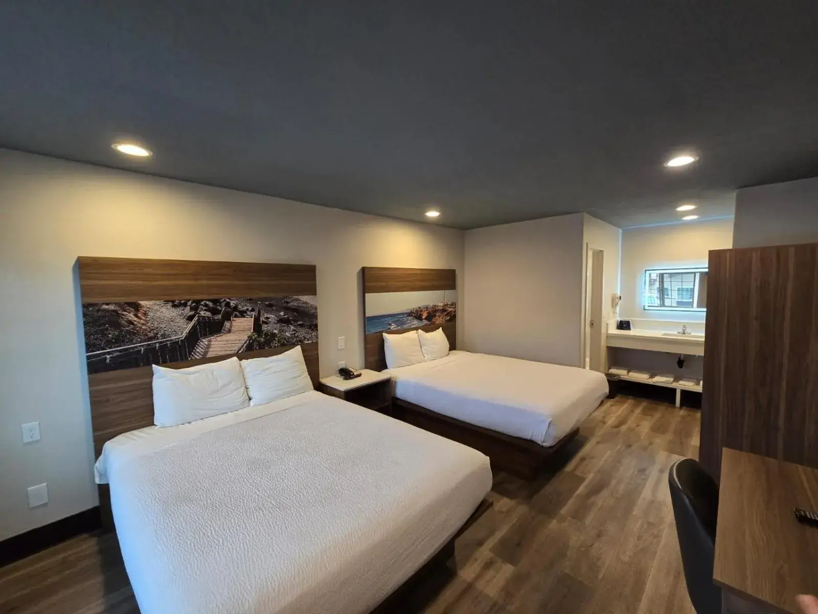 Photo of the whole room, Bed in Hyland Inn near Legoland Photo of the whole room, Bed in Hyland Inn near Legoland