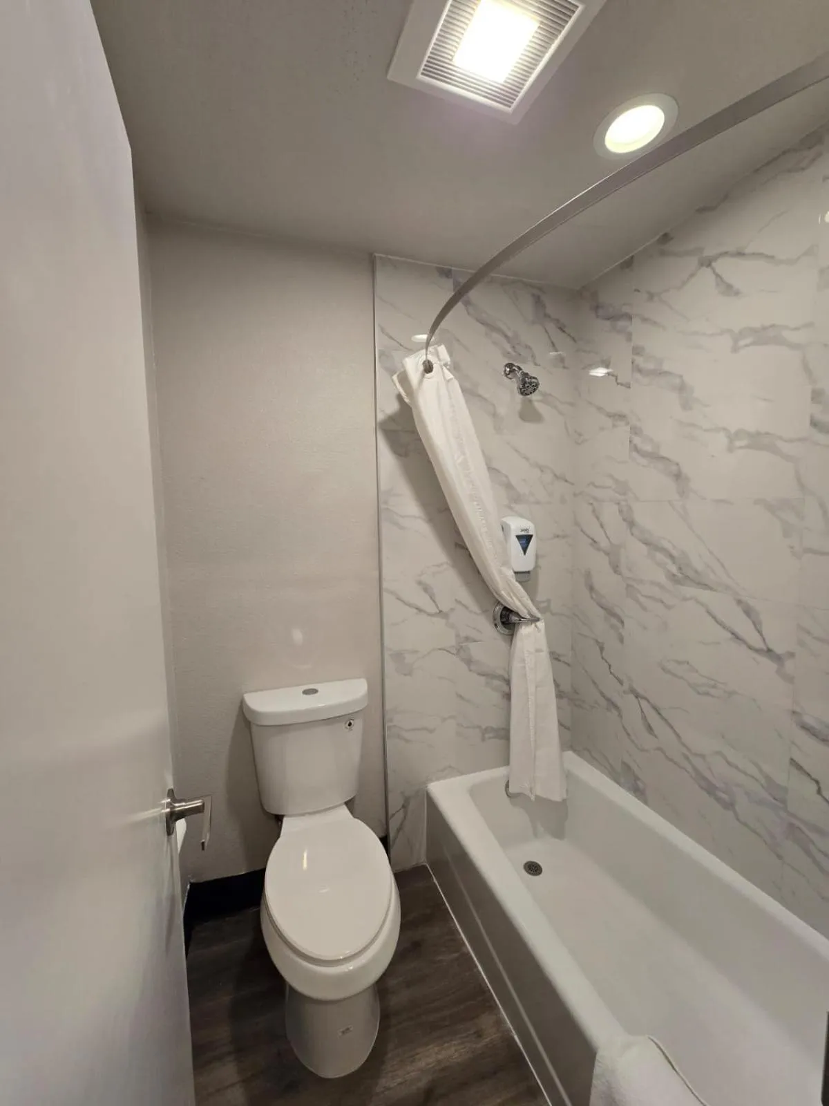 Bathroom in Hyland Inn near Legoland