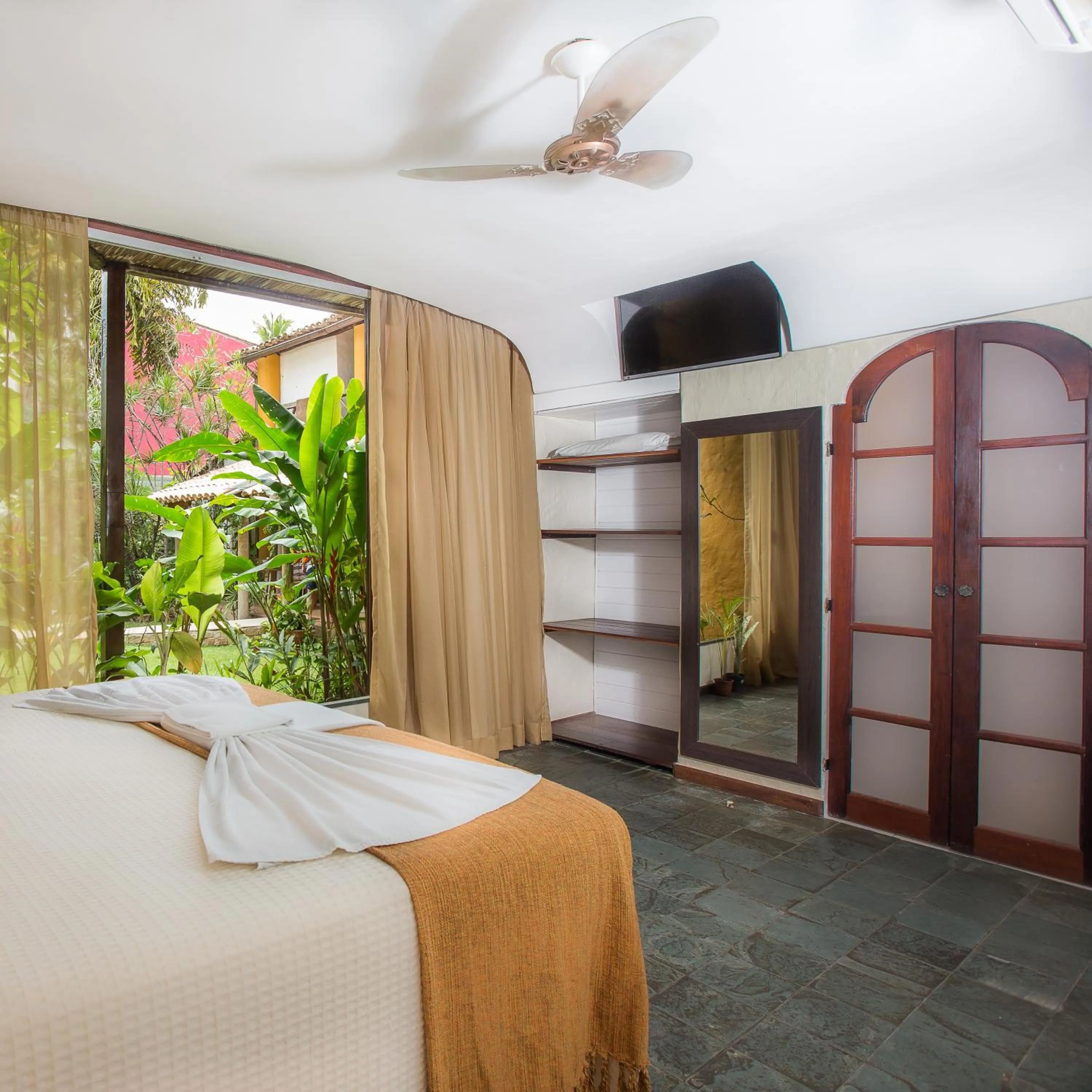 Photo of the whole room, Bed in Pousada Dos Artistas