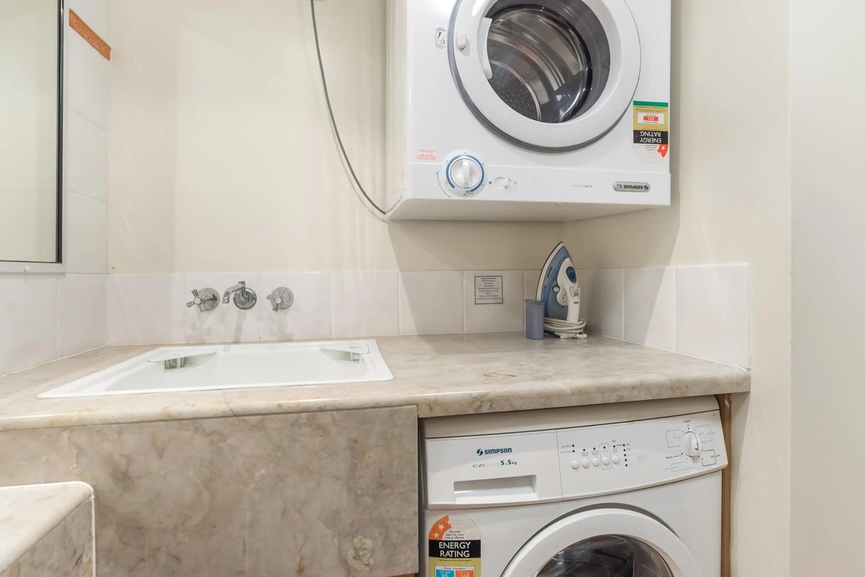 One-Bedroom Apartment in Mid City Luxury Suites