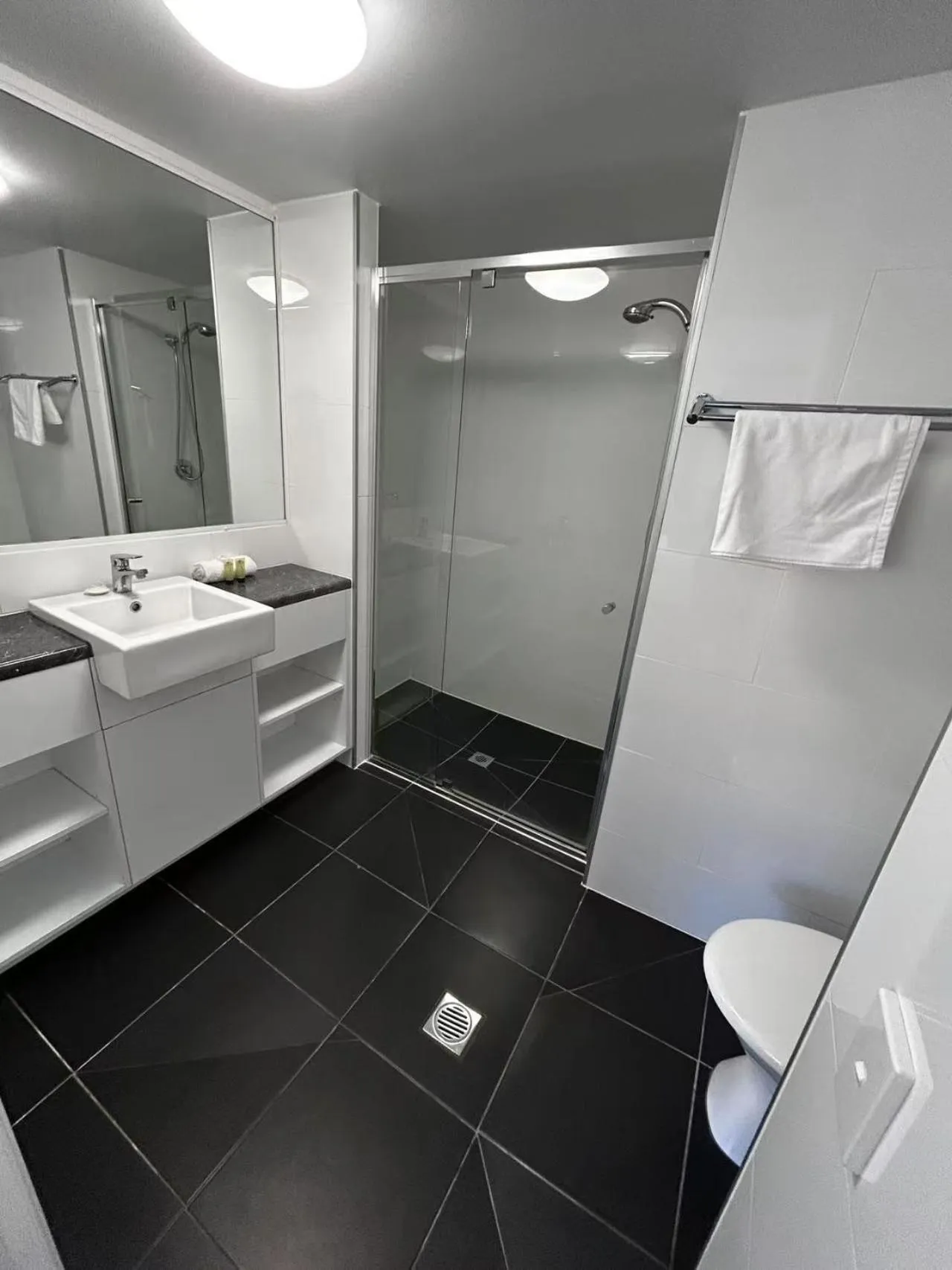 Bathroom in Aruba Beach Resort