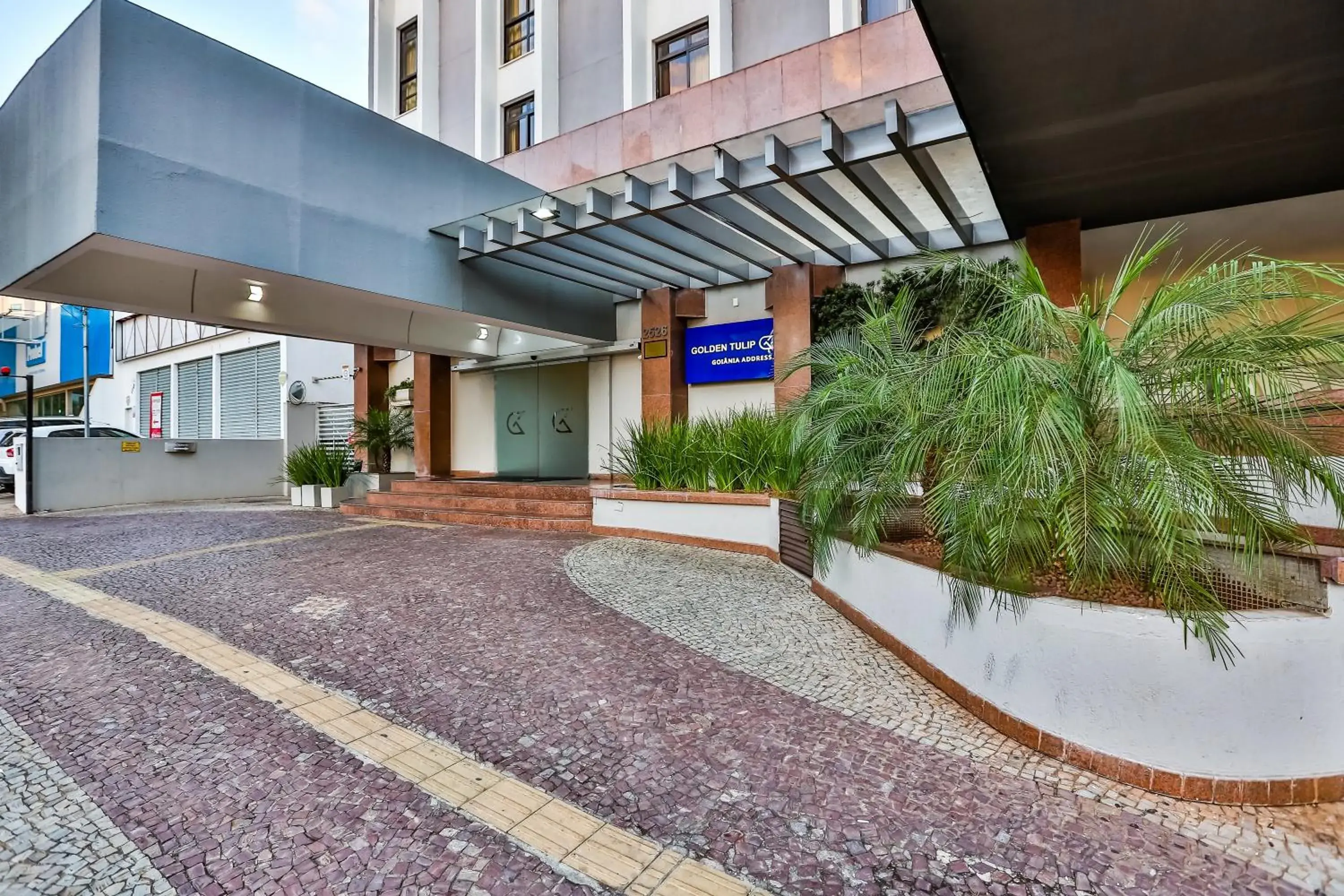 Facade/entrance in Golden Tulip Goiania Address Facade/entrance in Golden Tulip Goiania Address