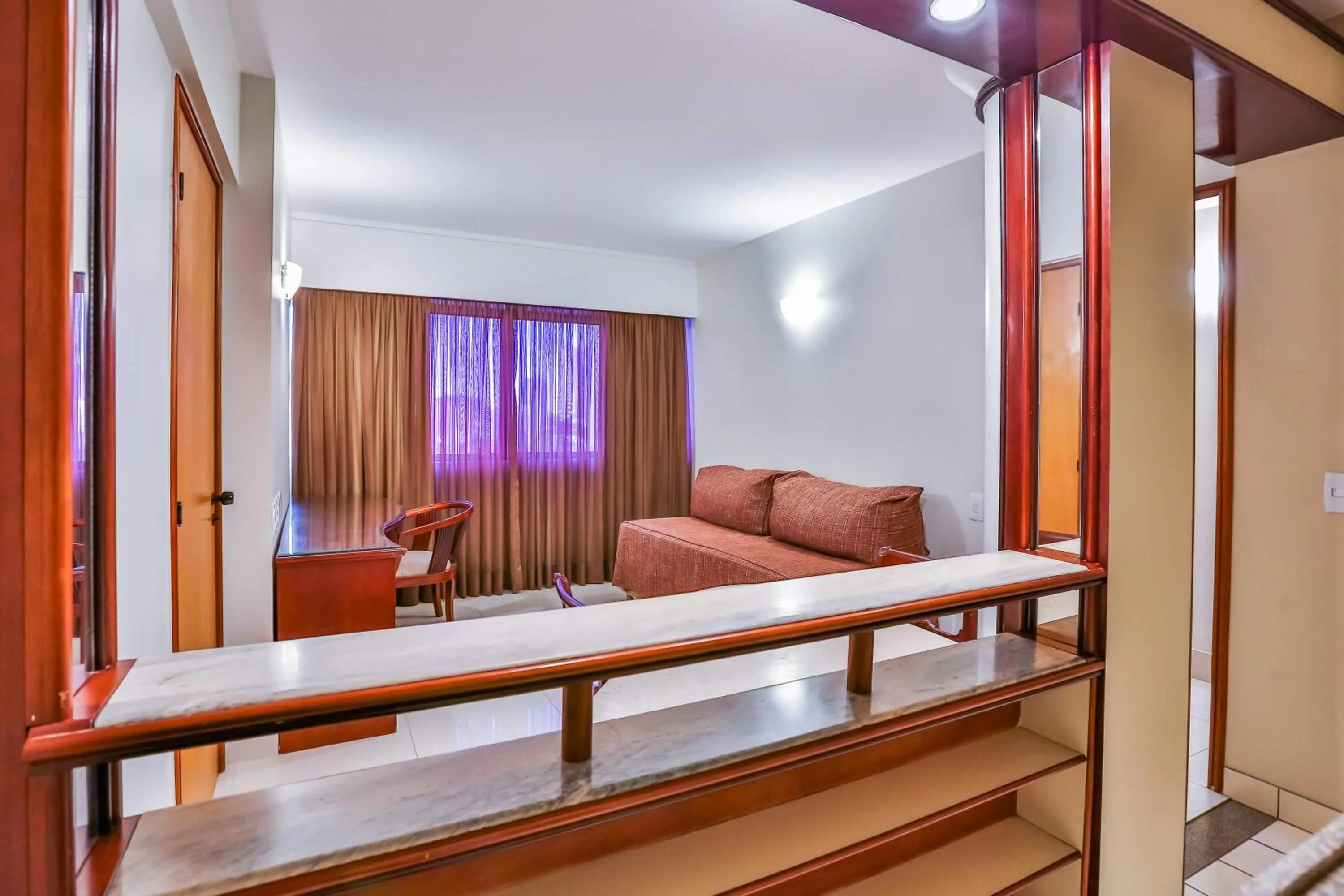 Seating area in Golden Tulip Goiania Address