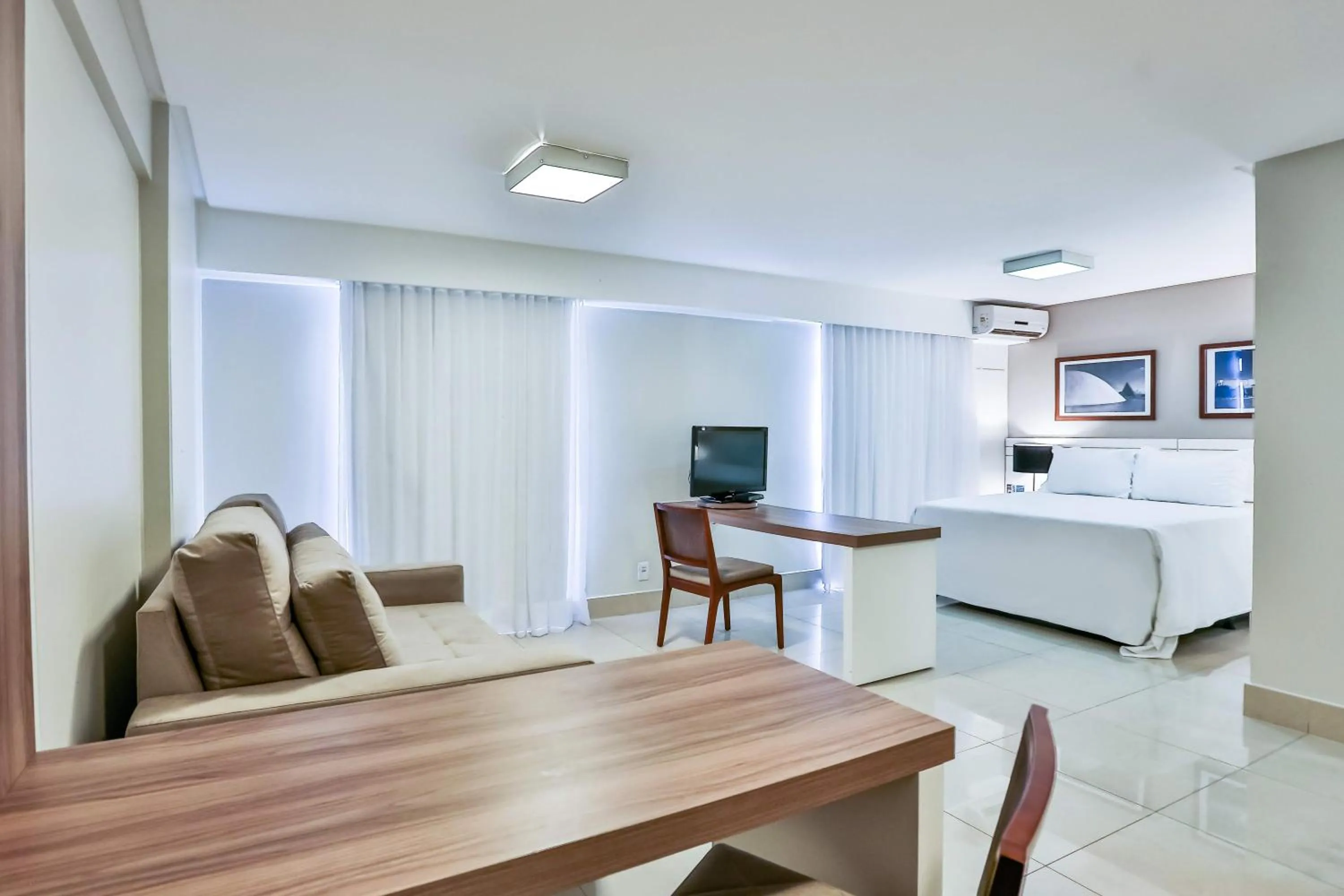 Photo of the whole room in Golden Tulip Goiania Address