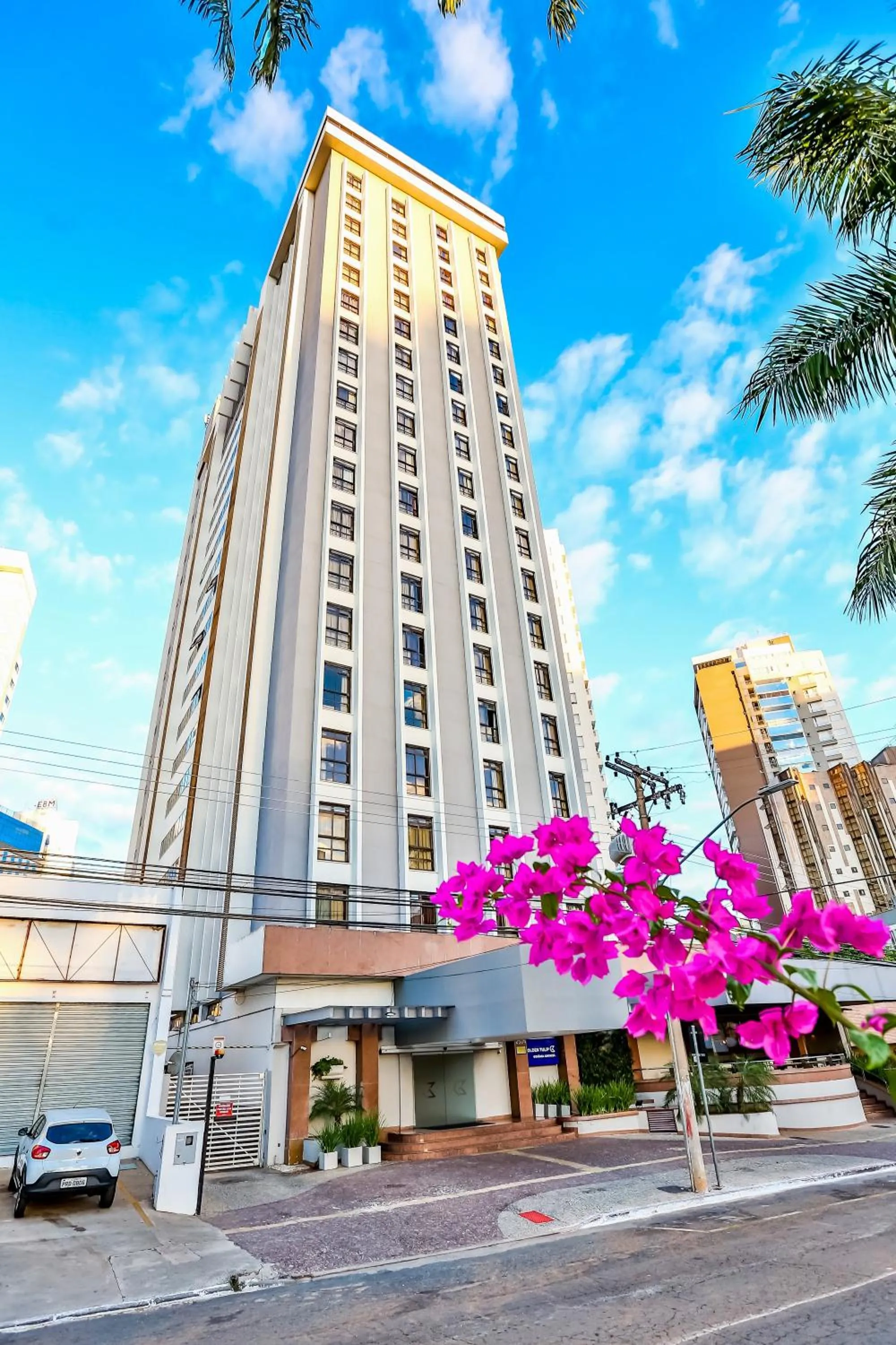 Facade/entrance in Golden Tulip Goiania Address