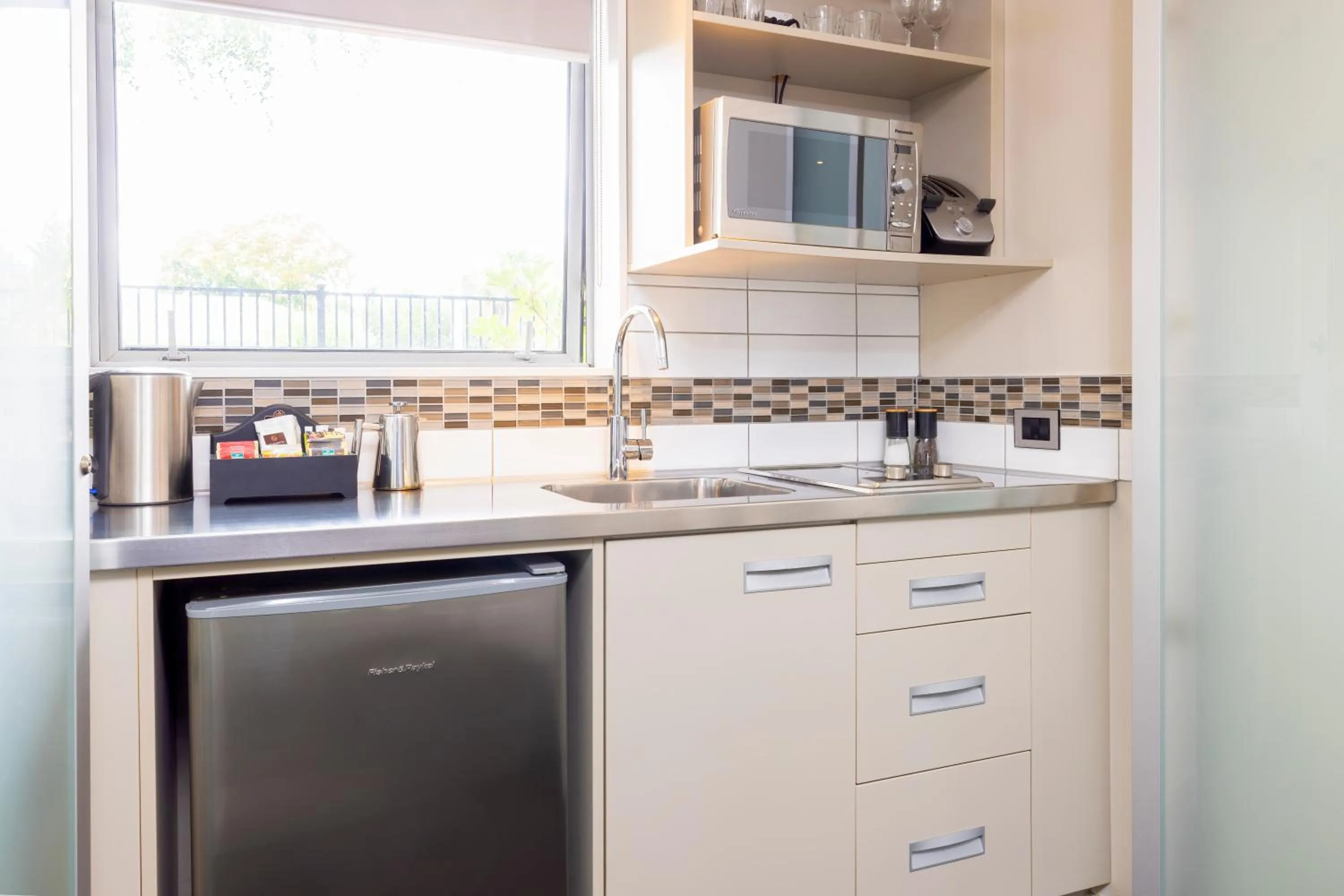 Kitchen or kitchenette in Airport Gateway Hotel