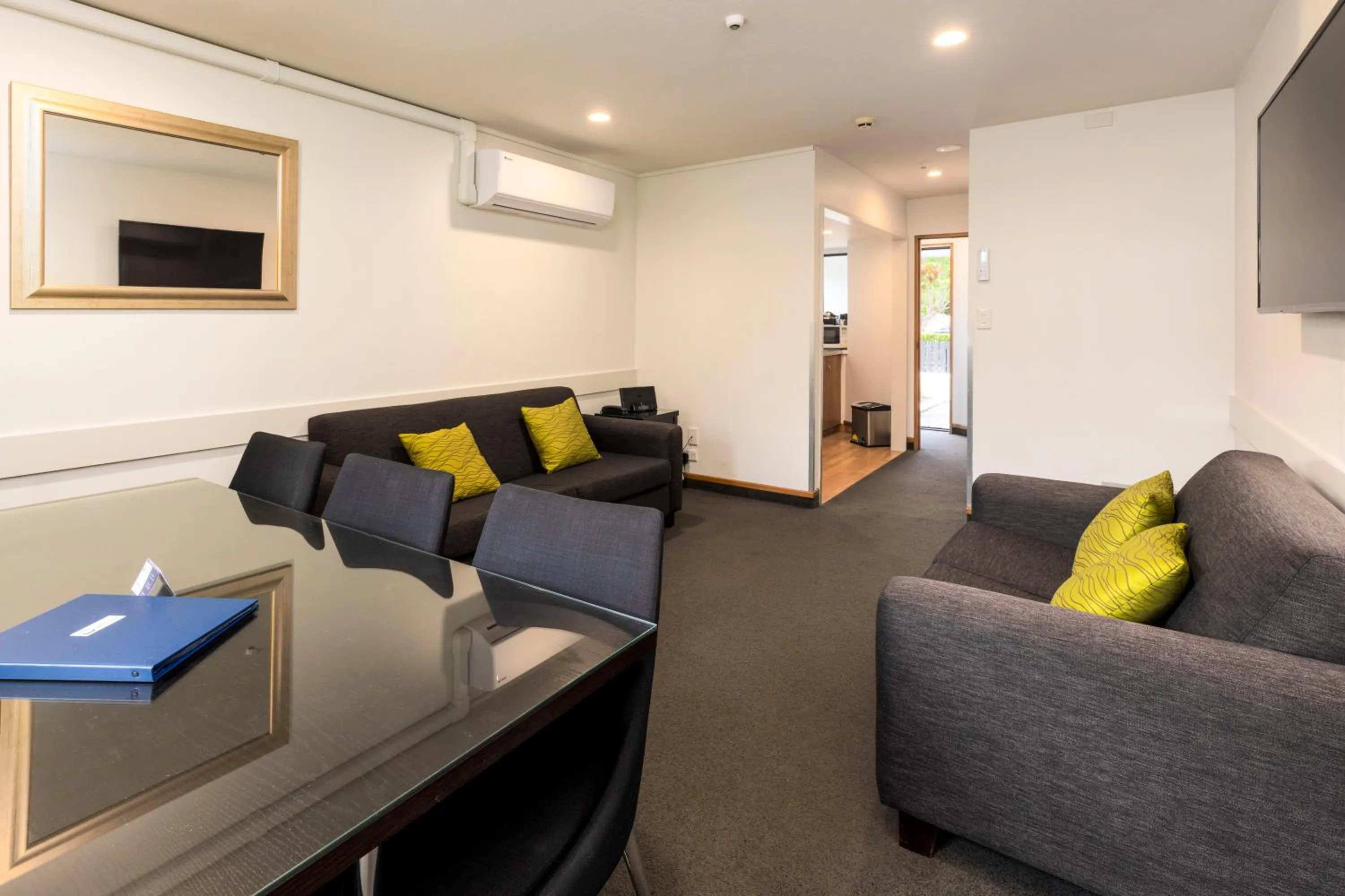 Living room in Airport Gateway Hotel