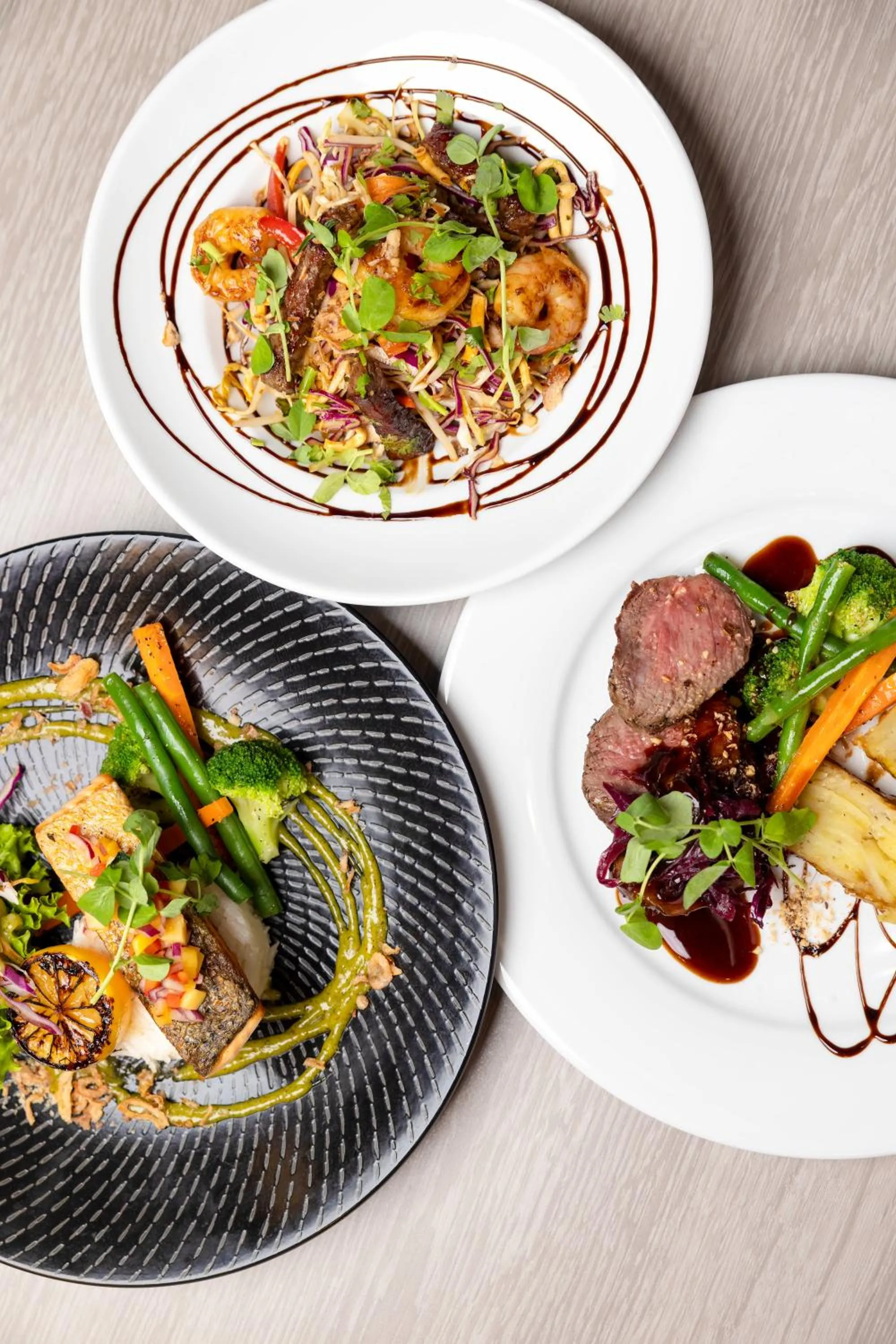 Restaurant/places to eat in Airport Gateway Hotel