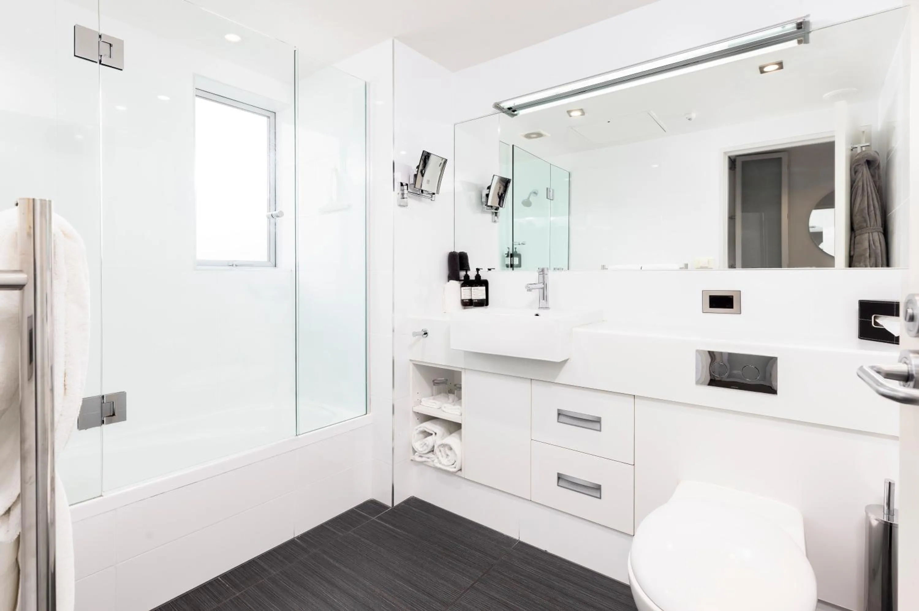 Bathroom in Airport Gateway Hotel