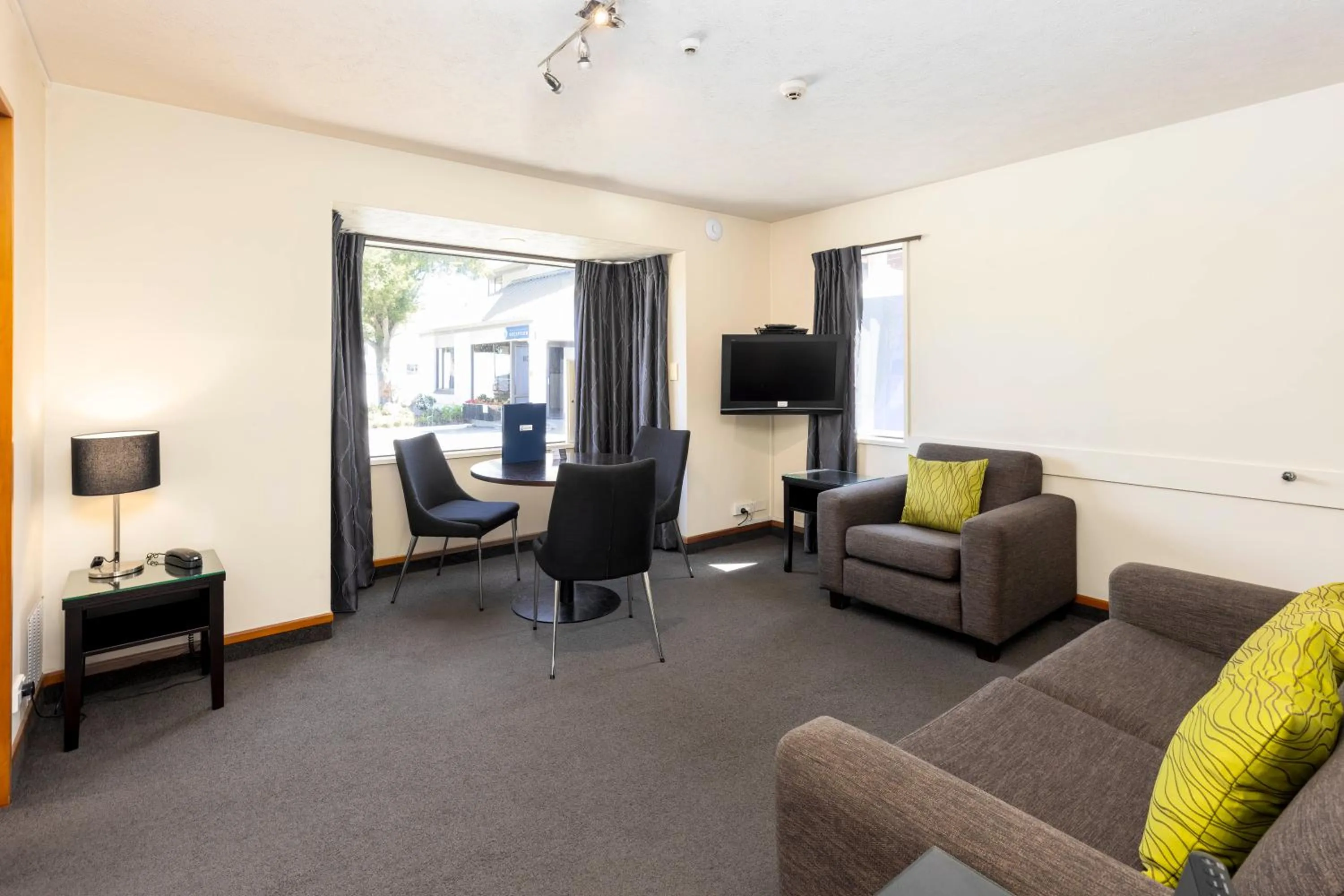 Seating area in Airport Gateway Hotel