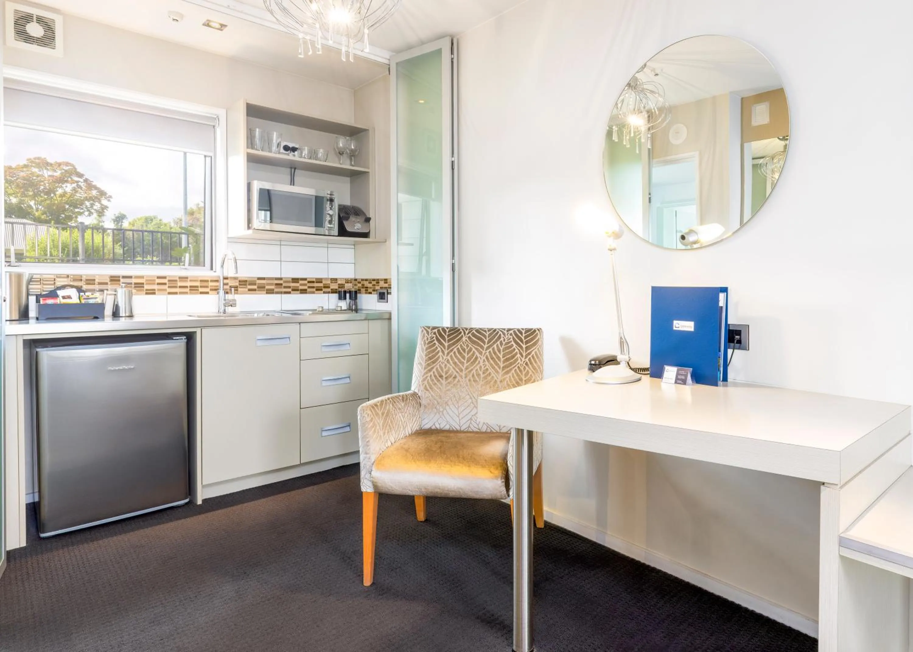 Kitchen or kitchenette in Airport Gateway Hotel