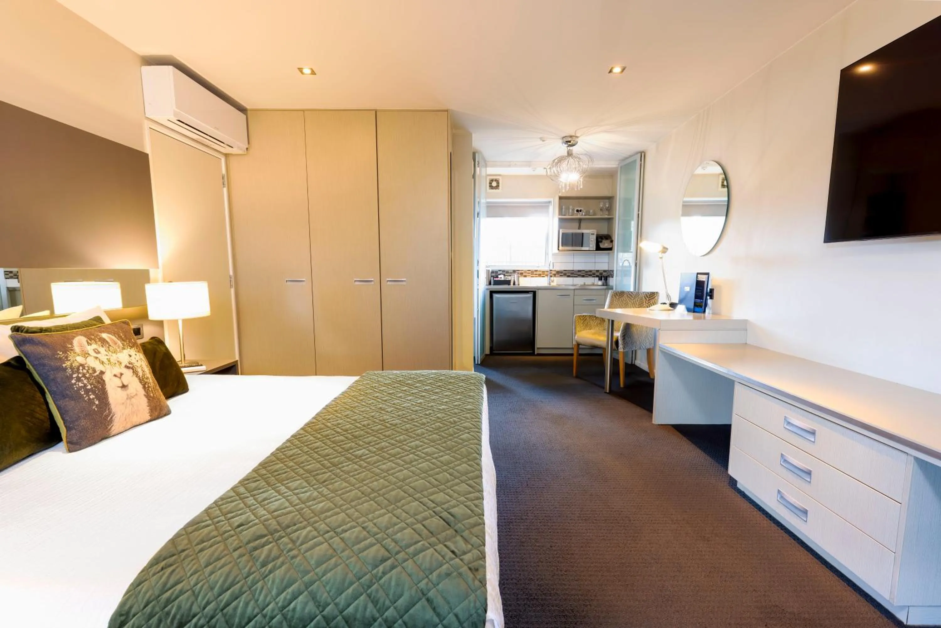 Bed in Airport Gateway Hotel