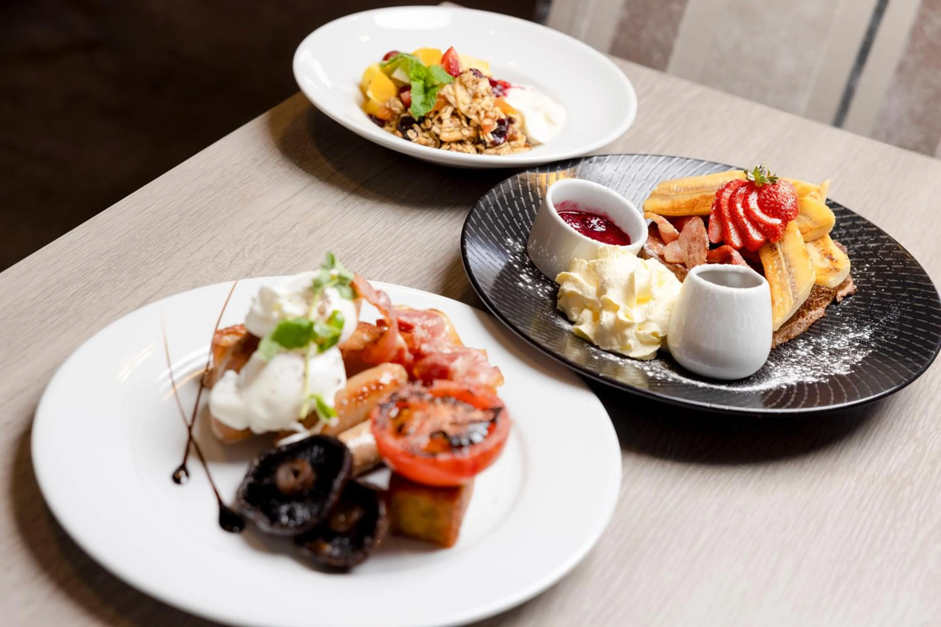 Restaurant/places to eat in Airport Gateway Hotel