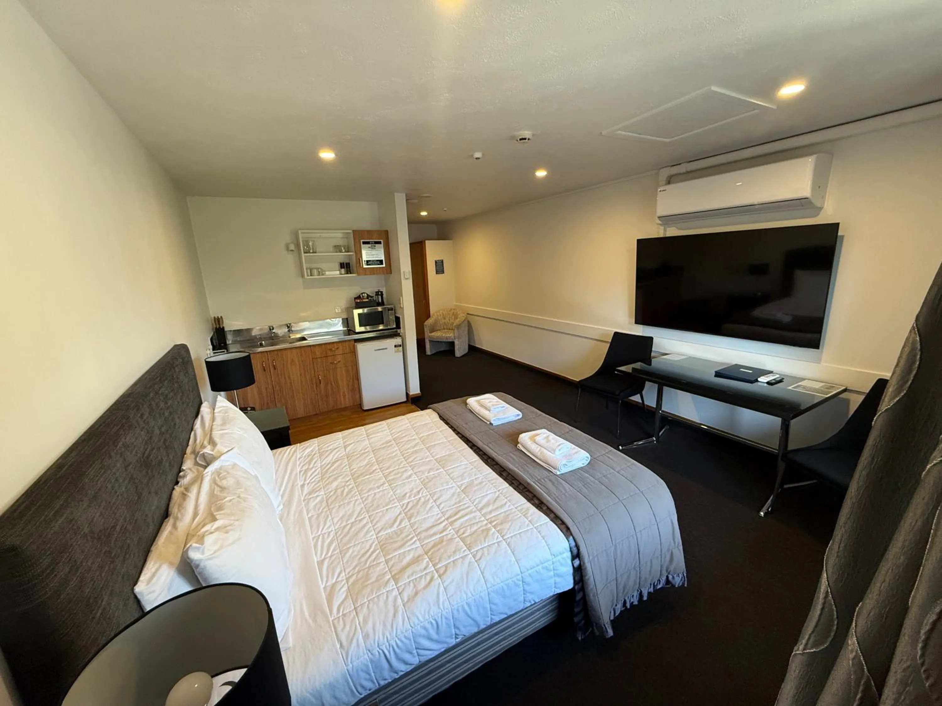 Bed in Airport Gateway Hotel