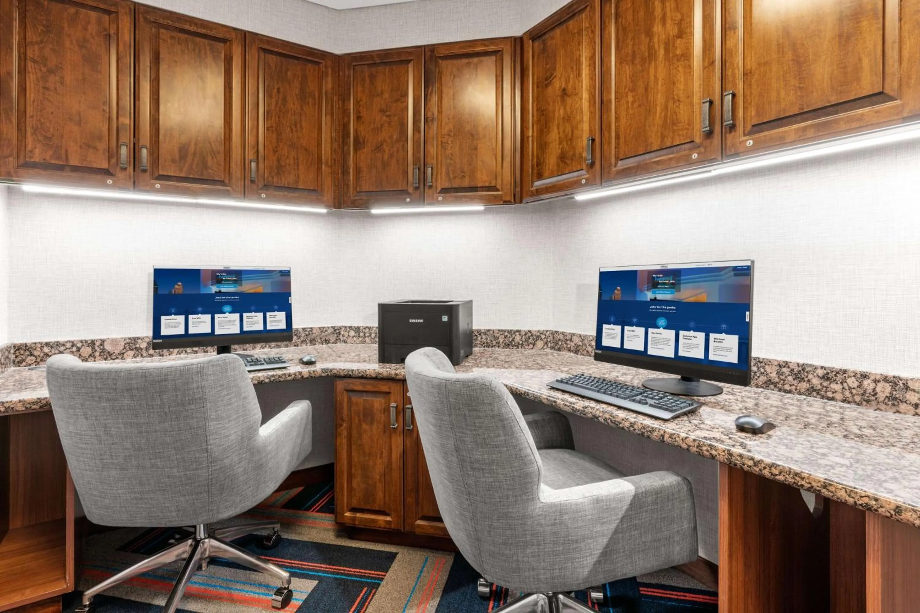 Business facilities in Hampton Inn & Suites Fairbanks