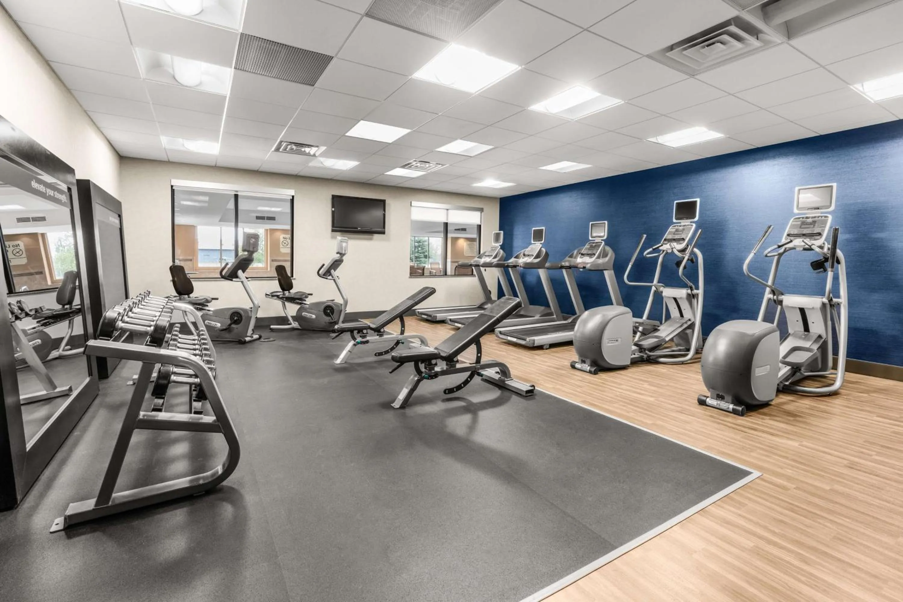 Fitness centre/facilities in Hampton Inn & Suites Fairbanks