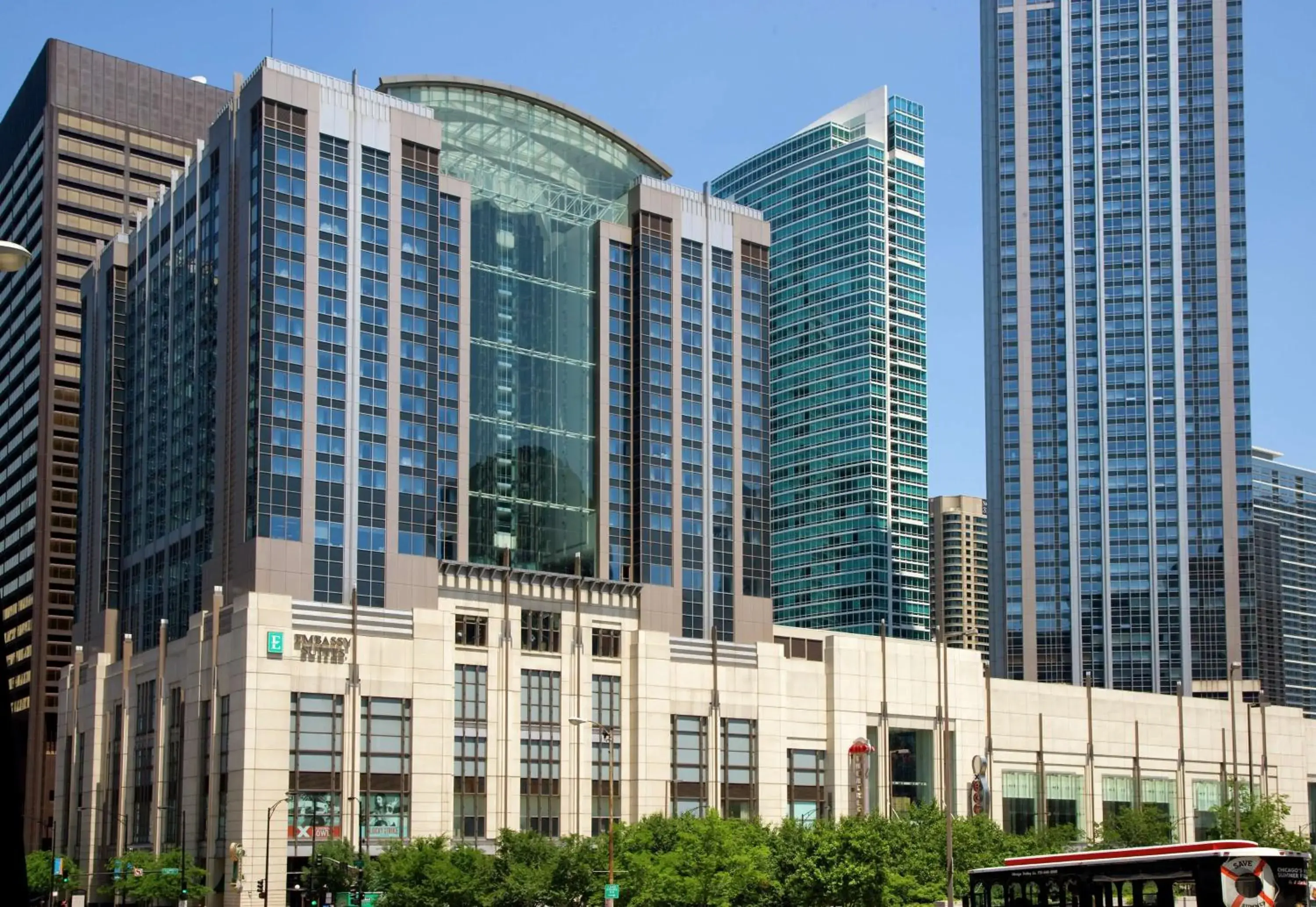 Property building in Embassy Suites by Hilton Chicago Downtown Magnificent Mile Property building in Embassy Suites by Hilton Chicago Downtown Magnificent Mile