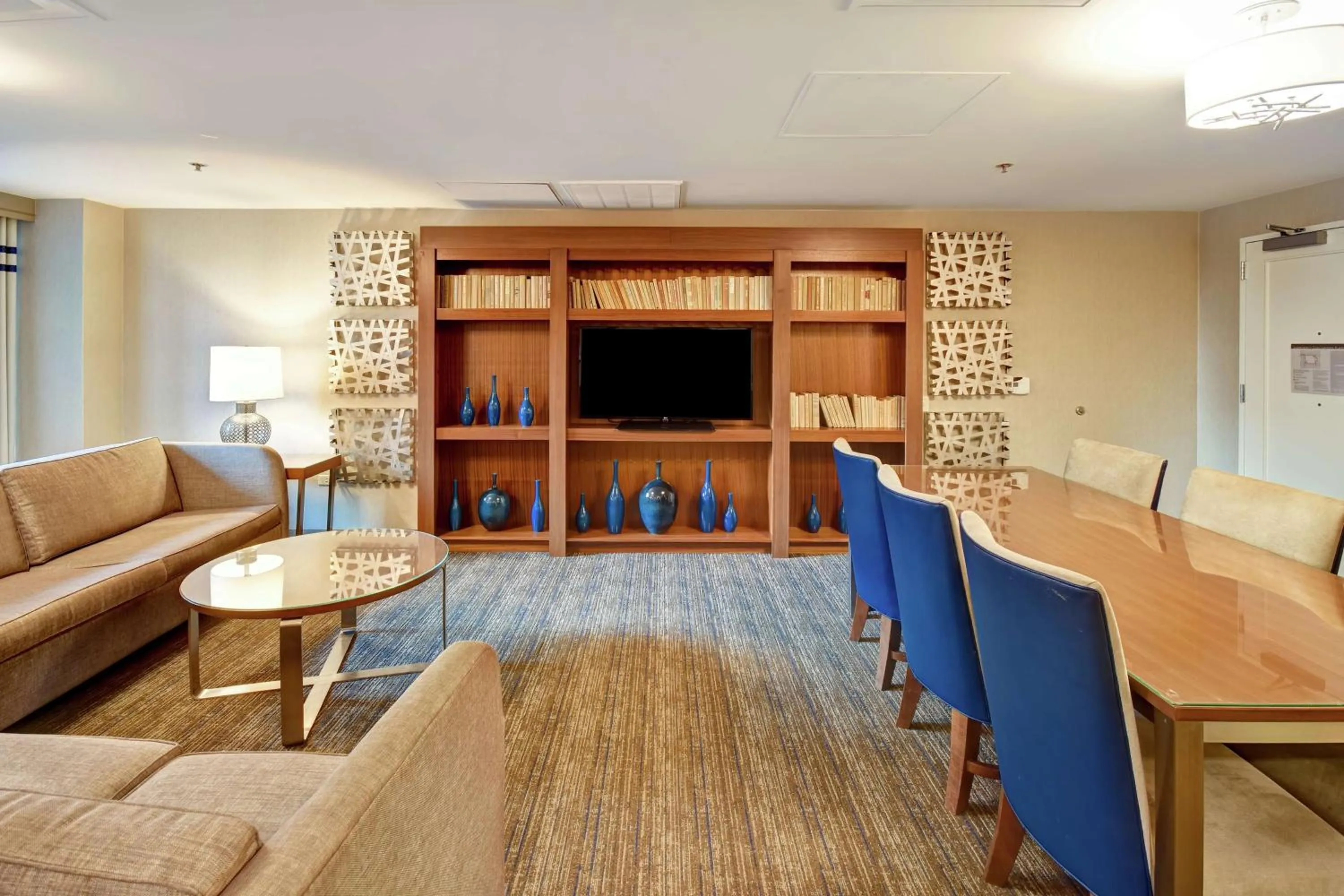 Bed in Embassy Suites by Hilton Chicago Downtown Magnificent Mile