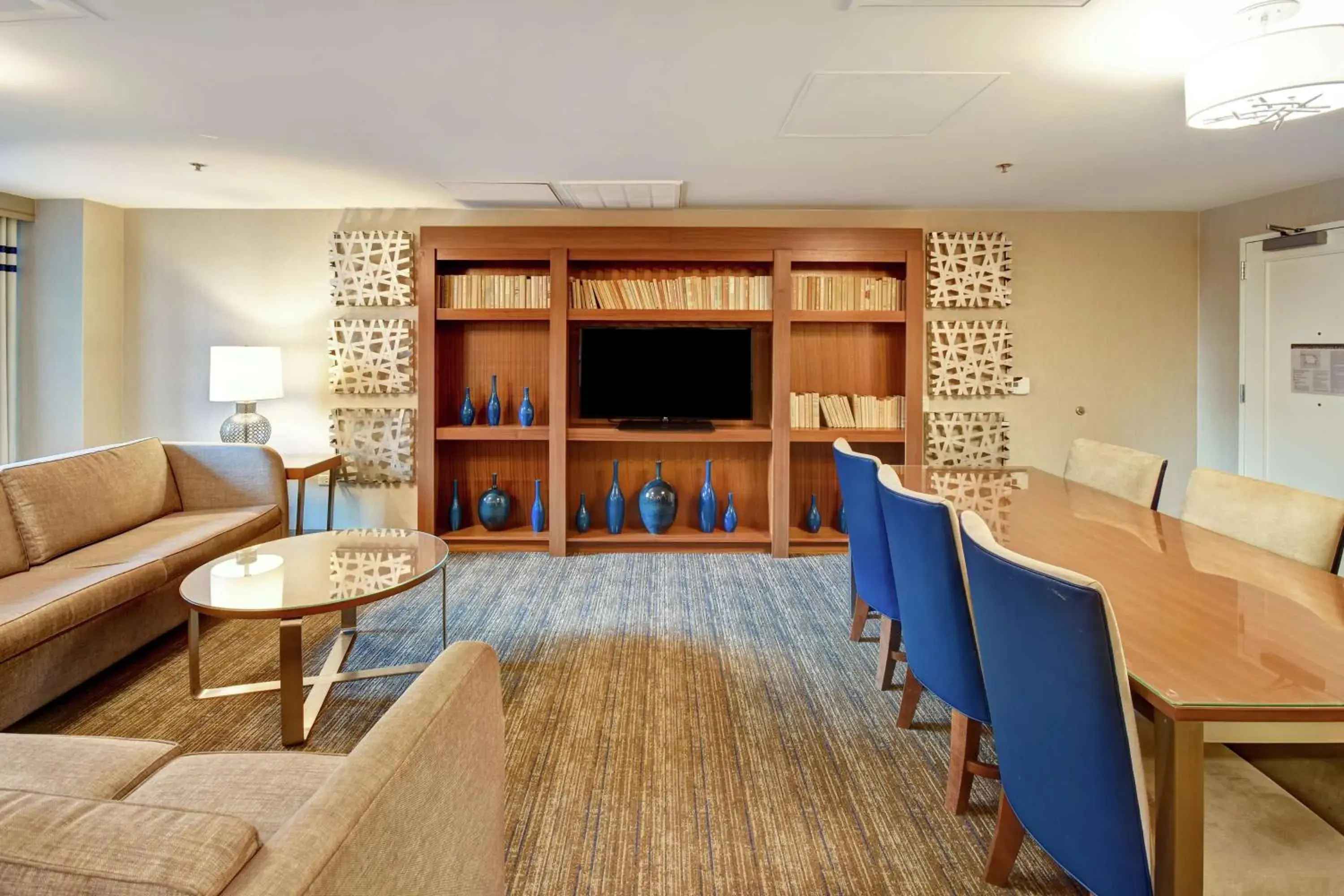 Bed in Embassy Suites by Hilton Chicago Downtown Magnificent Mile Bed in Embassy Suites by Hilton Chicago Downtown Magnificent Mile